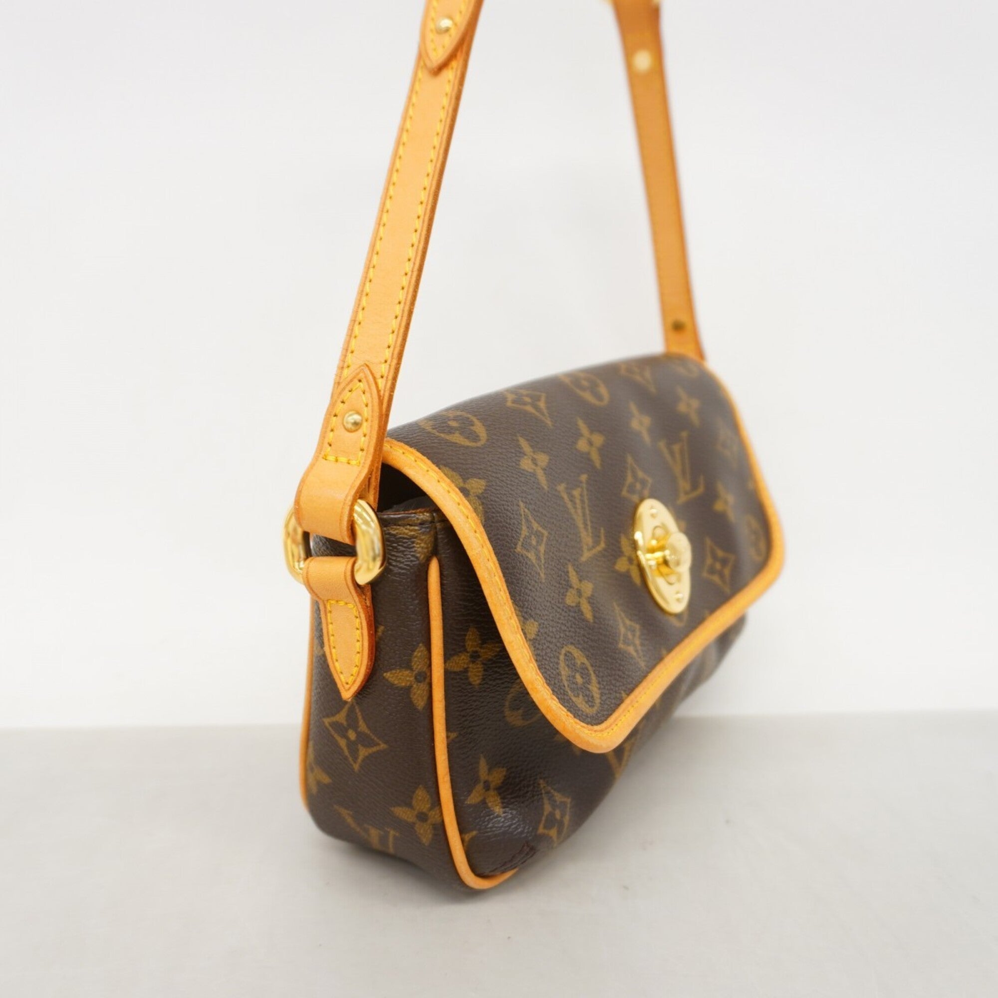 Louis Vuitton Brown Shoulder Bag (Pre-Owned)