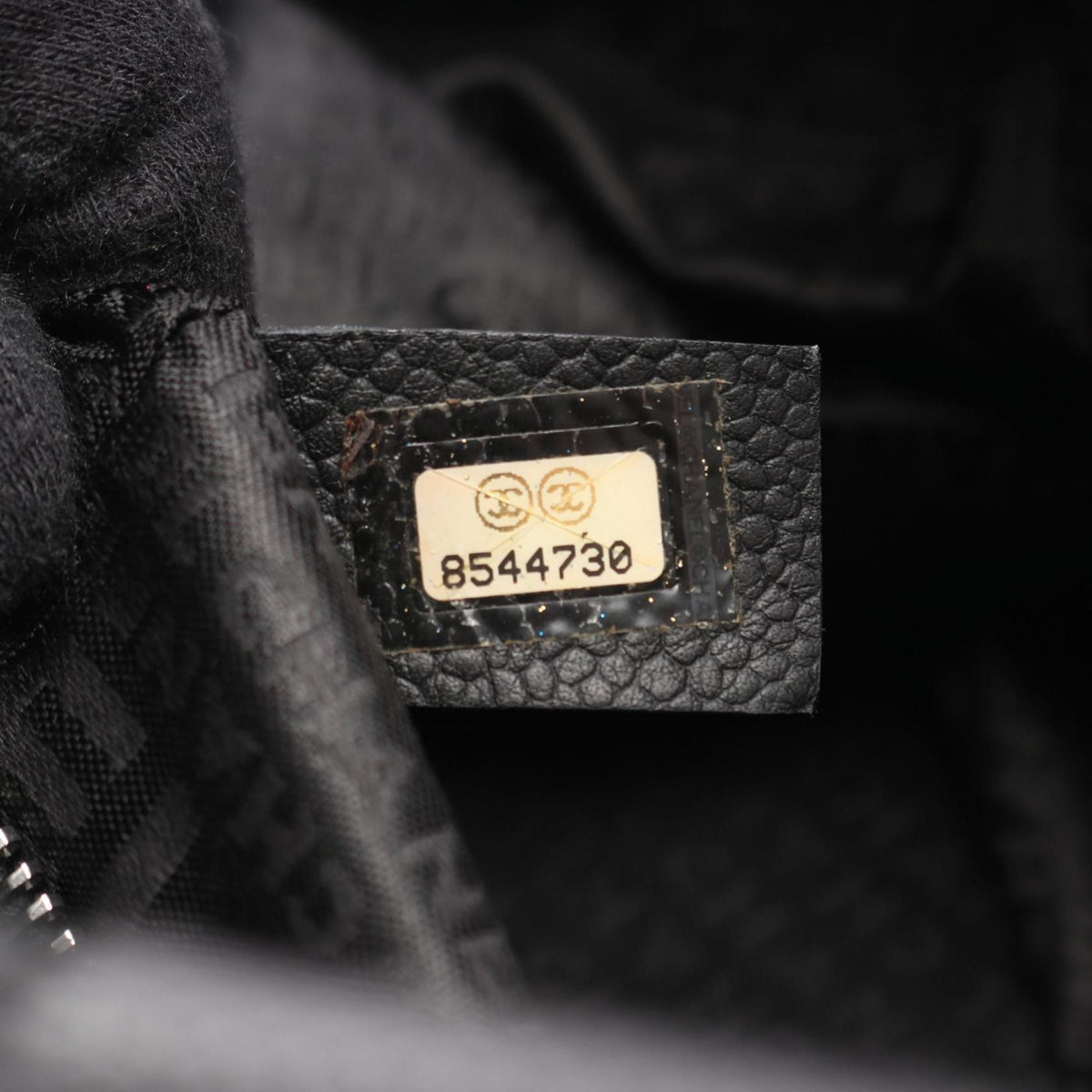 Chanel Black Leather Handbag (Pre-Owned)