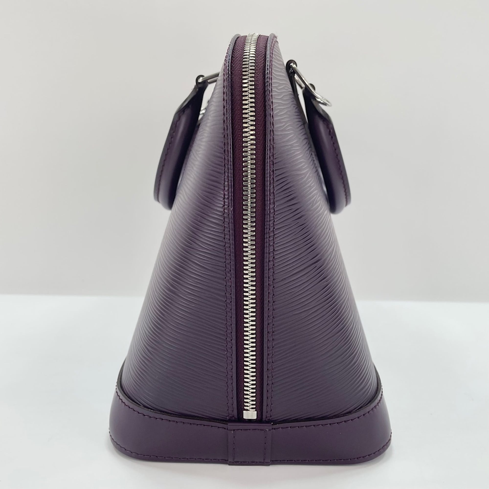 Louis Vuitton Purple Handbag (Pre-Owned)
