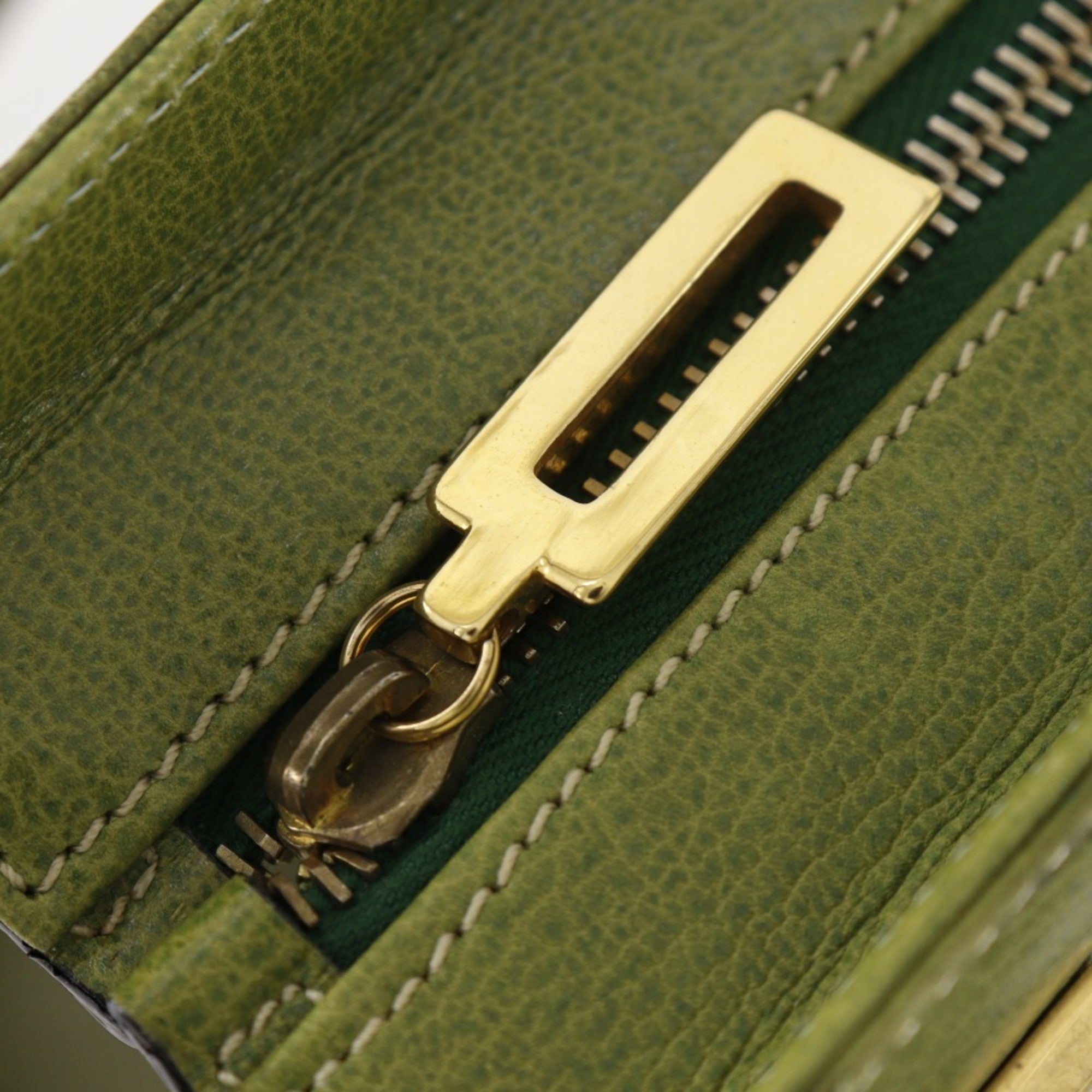 Salvatore Ferragamo Green Leather Shoulder Bag (Pre-Owned)