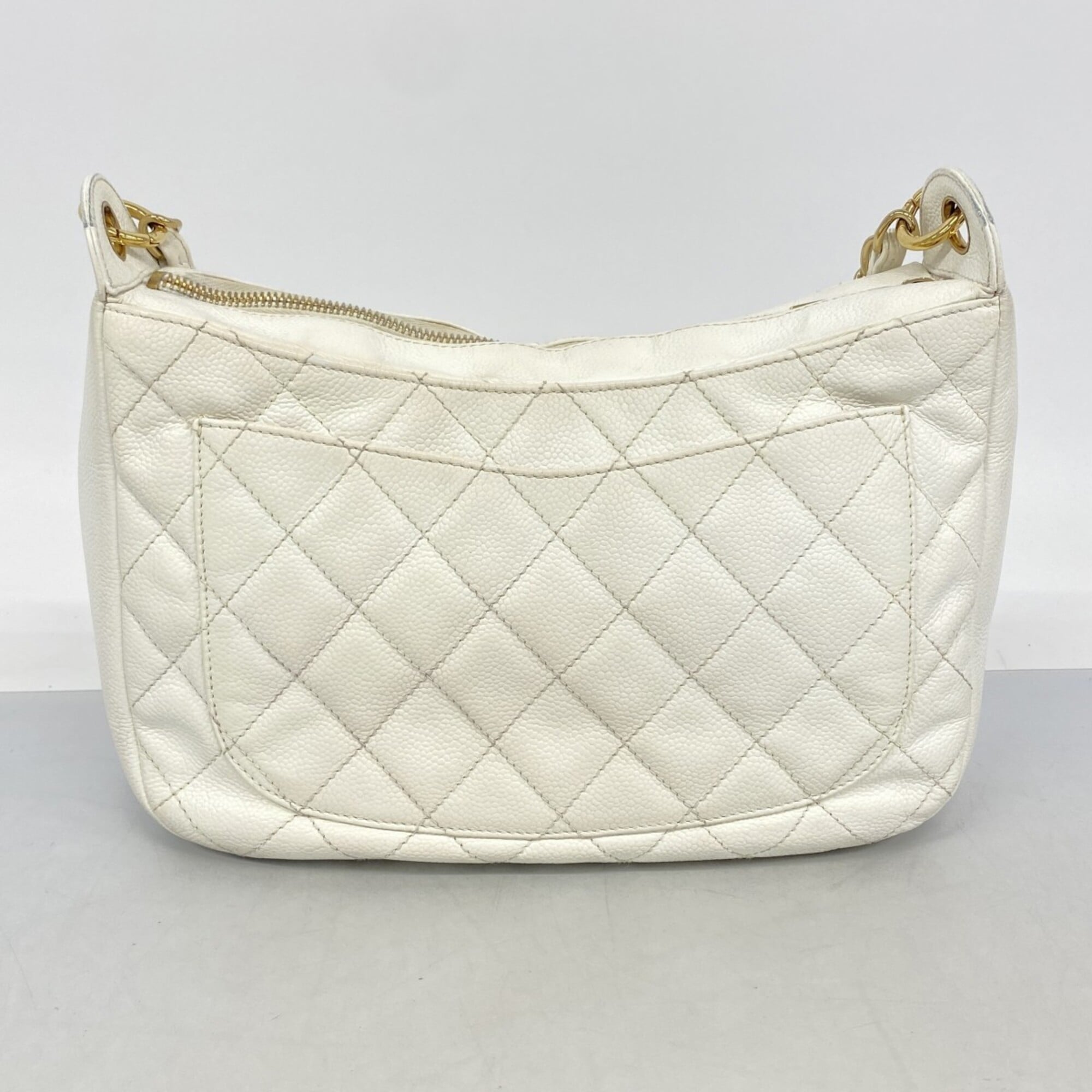 Chanel White Grained Calfskin Shoulder Bag (Pre-Owned)