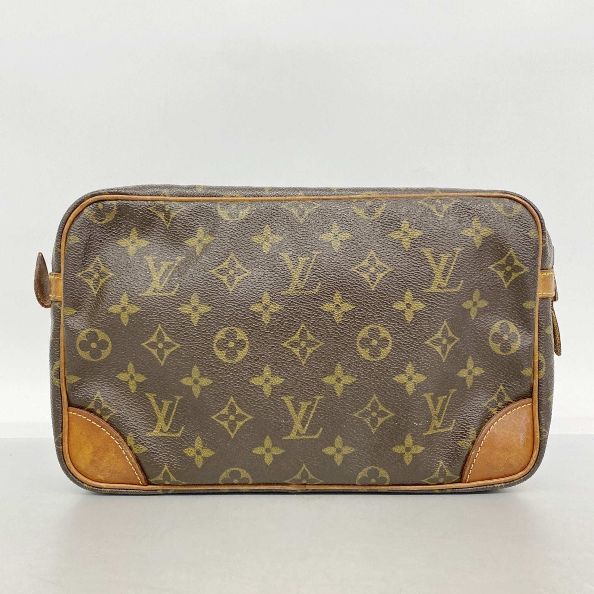 Louis Vuitton Brown Clutch Bag (Pre-Owned)