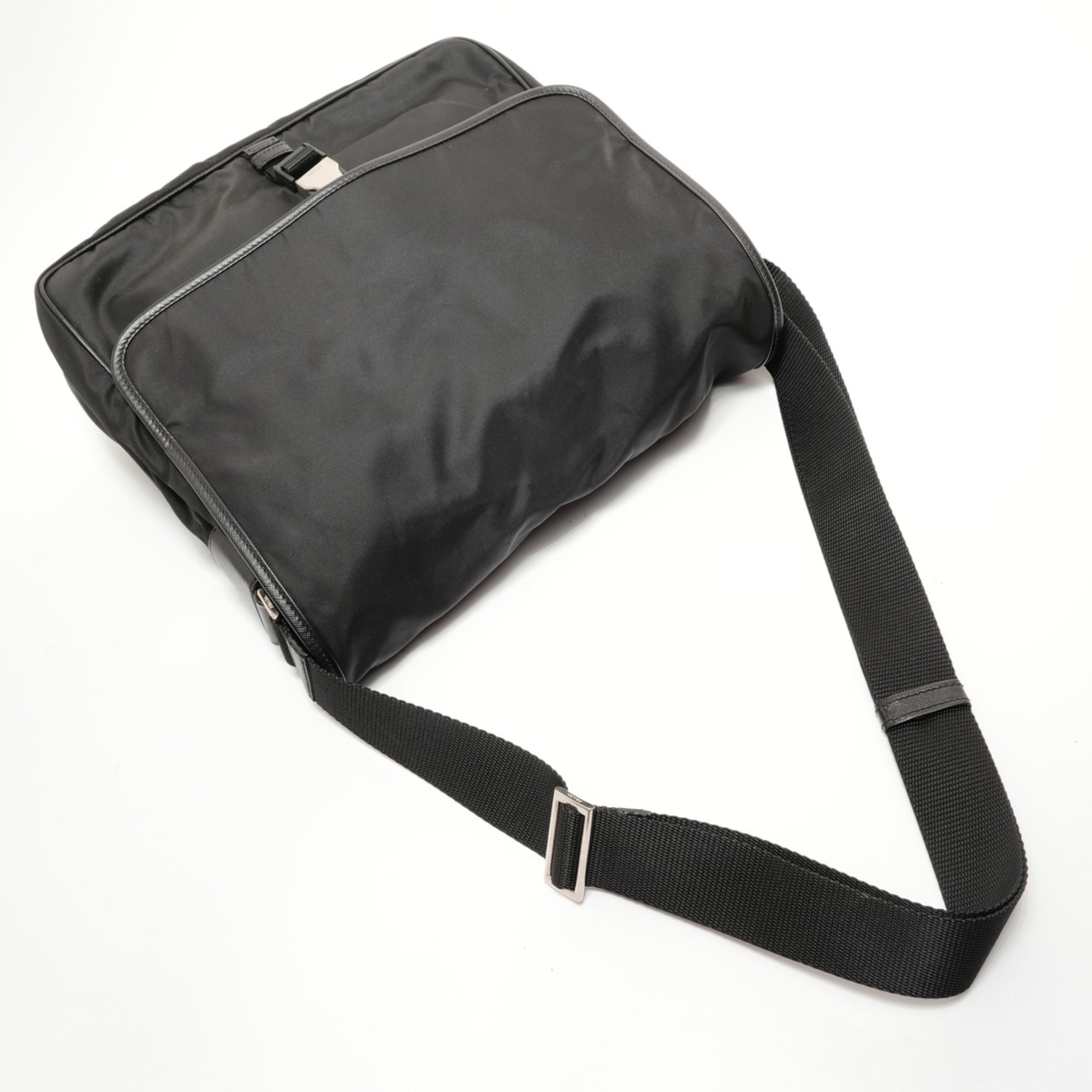 Prada Black Nylon Shoulder Bag (Pre-Owned)