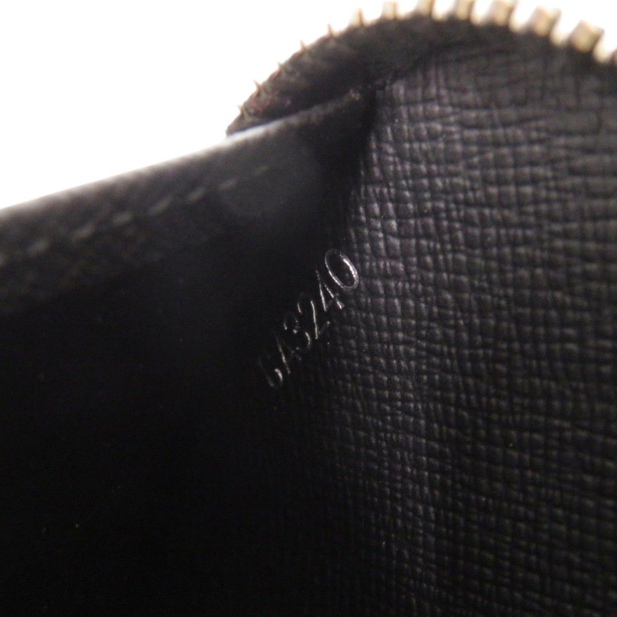 Louis Vuitton Black Taiga Leather Long Wallet (Bi-Fold) (Pre-Owned)