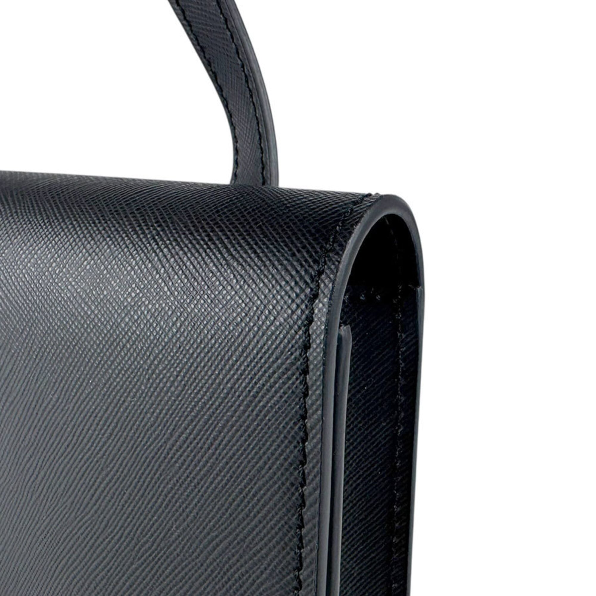 Versace Black Leather Shoulder Bag (Pre-Owned)