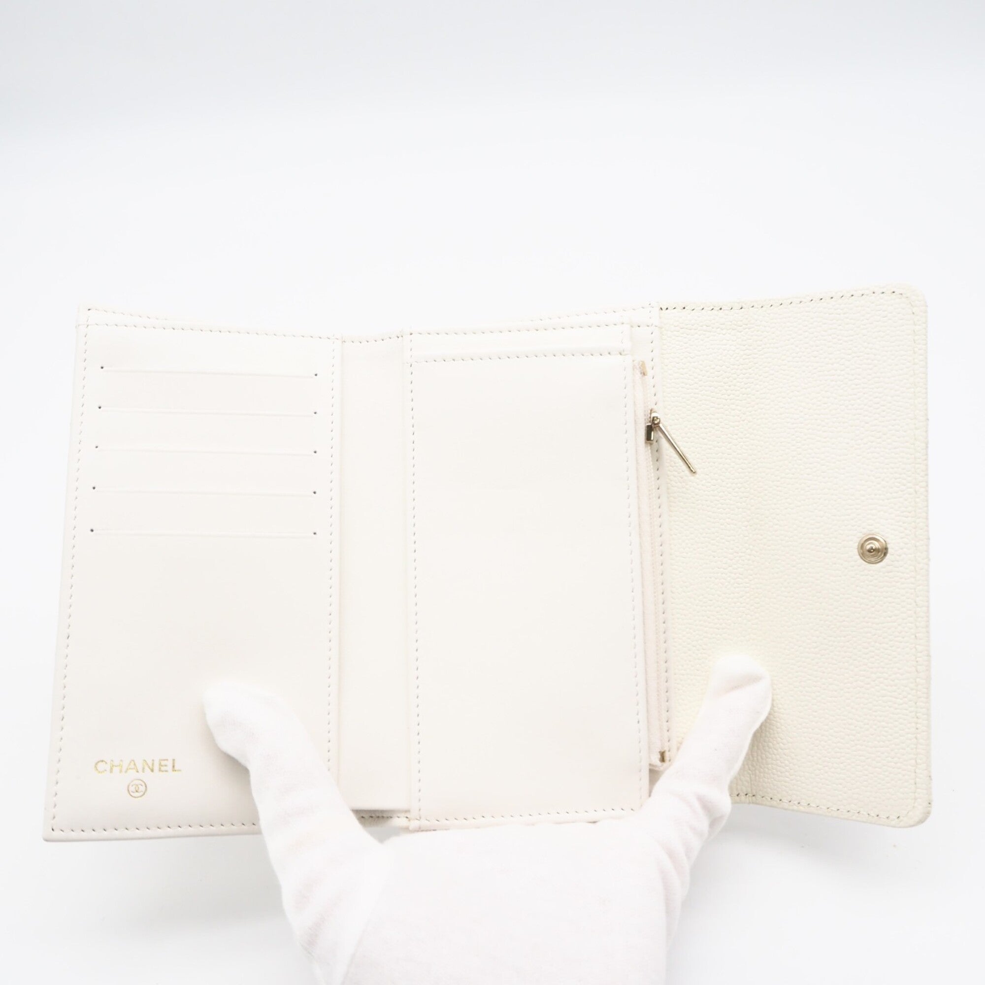 Chanel White Grained Calfskin Wallet (Tri-Fold) (Pre-Owned)