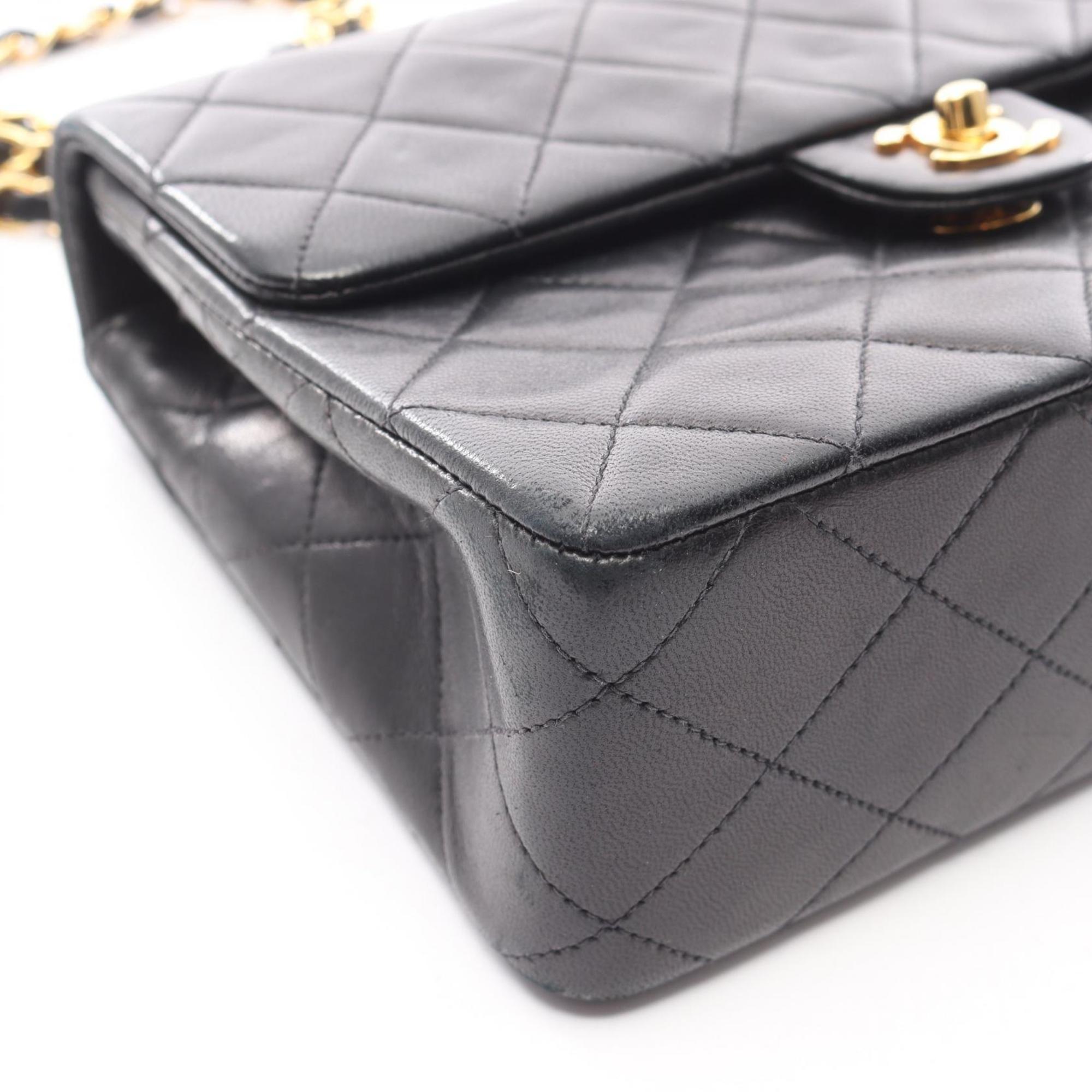 Chanel Black Leather Shoulder Bag (Pre-Owned)