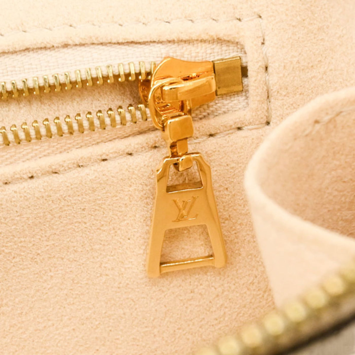 Louis Vuitton Beige Monogram Empreinte Handbag (Pre-Owned)
