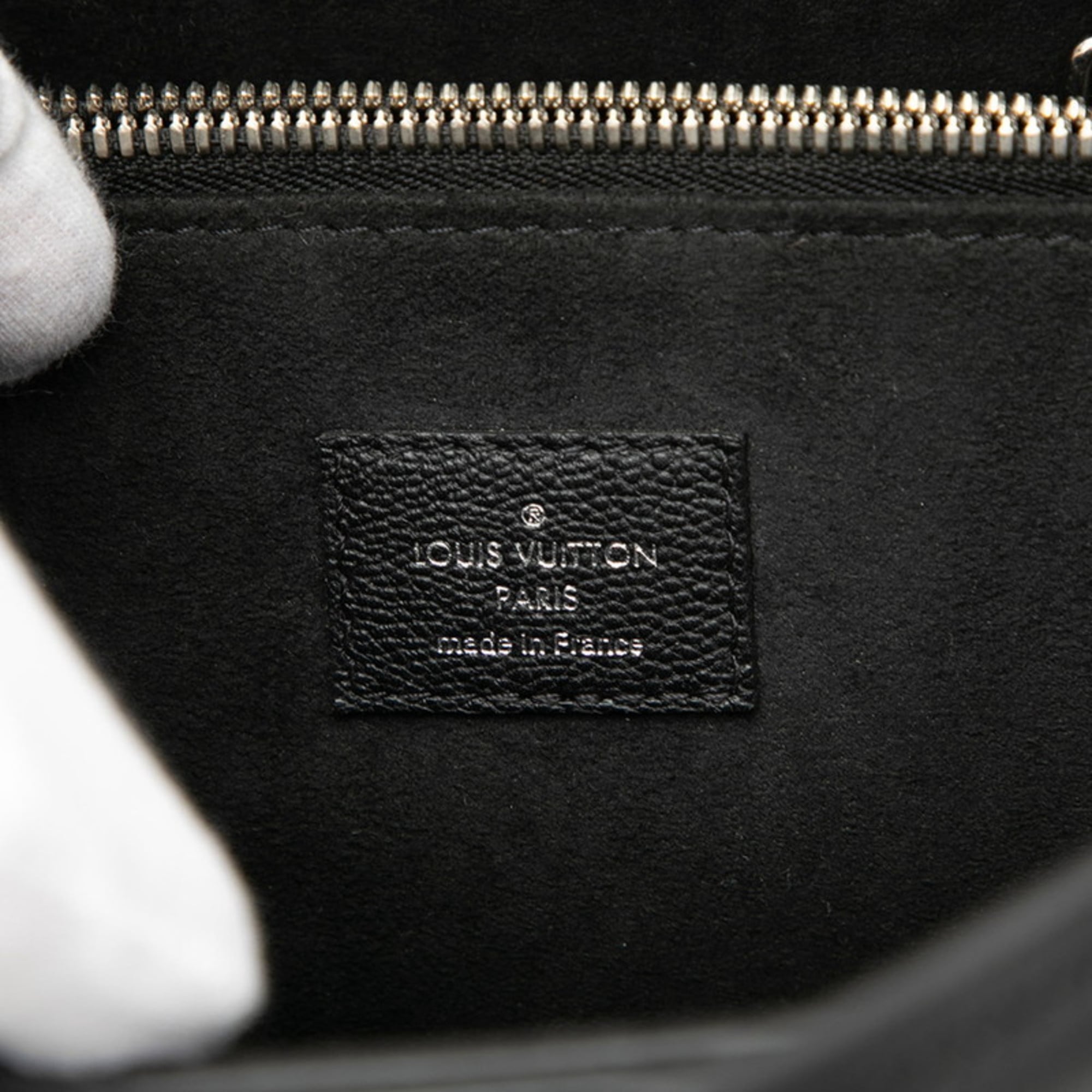 Louis Vuitton Black Noir Leather Handbag Shoulder Bag (Pre-Owned)