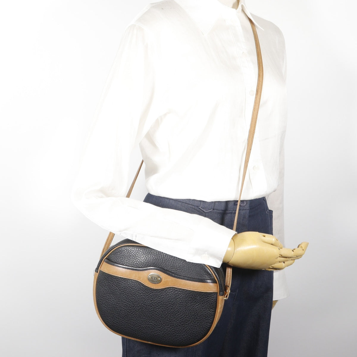 Christian Dior Black Leather Shoulder Bag (Pre-Owned)