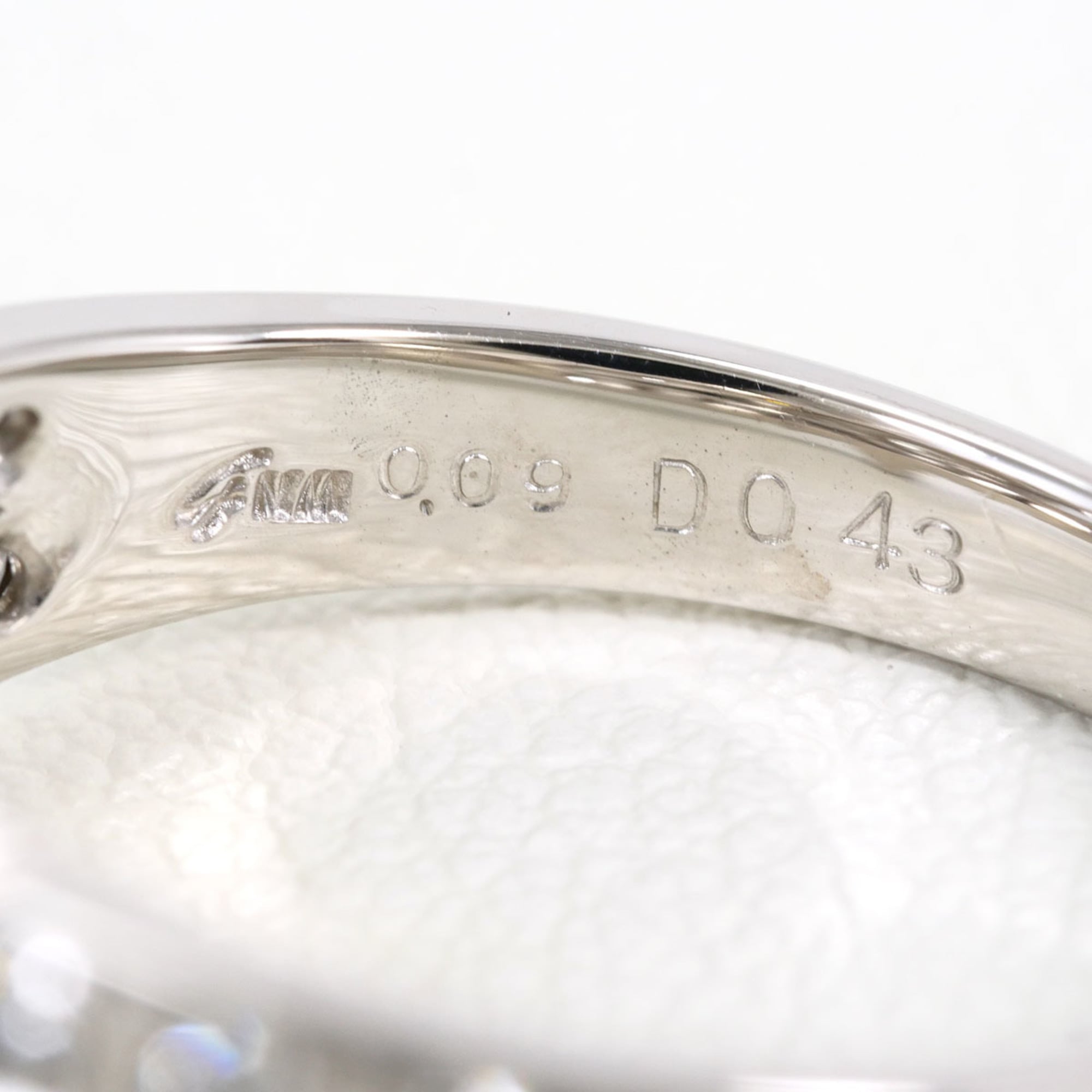 Unbranded White Gold White Gold (18K) Band Ring (Pre-Owned)