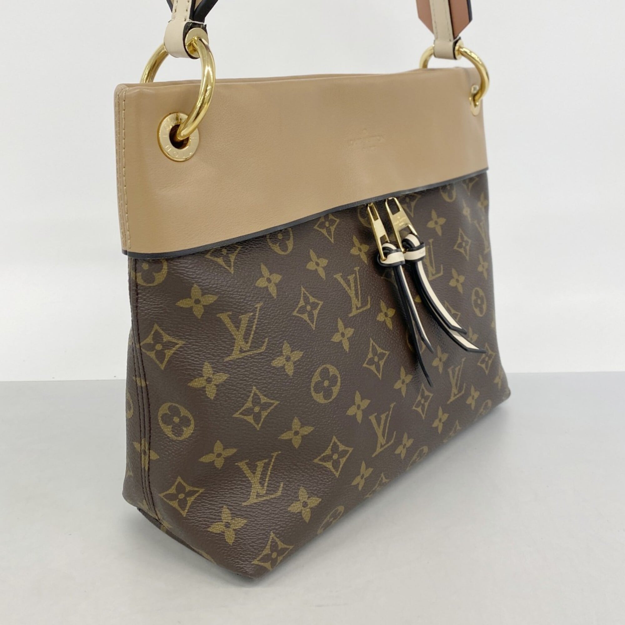 Louis Vuitton Cream Peche Shoulder Bag (Pre-Owned)