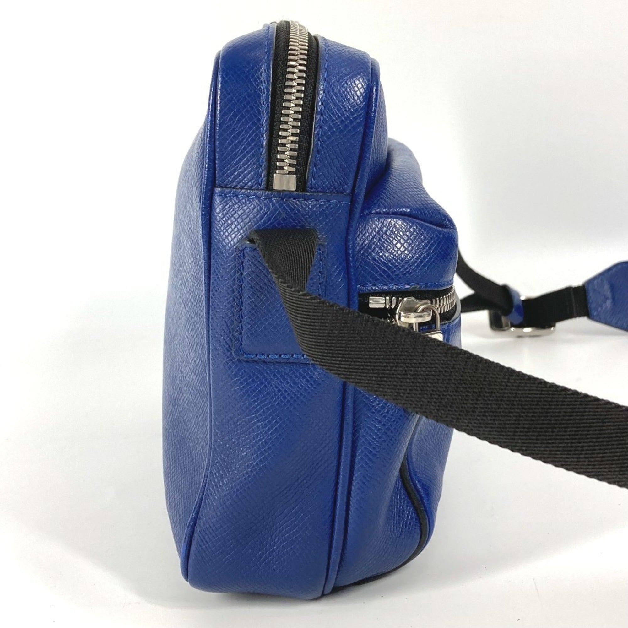 Louis Vuitton Blue Taiga Leather Shoulder Bag Sling Bag (Pre-Owned)