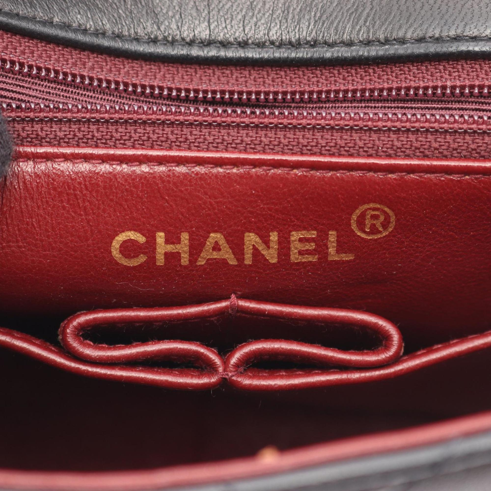 Chanel Black Leather Shoulder Bag (Pre-Owned)