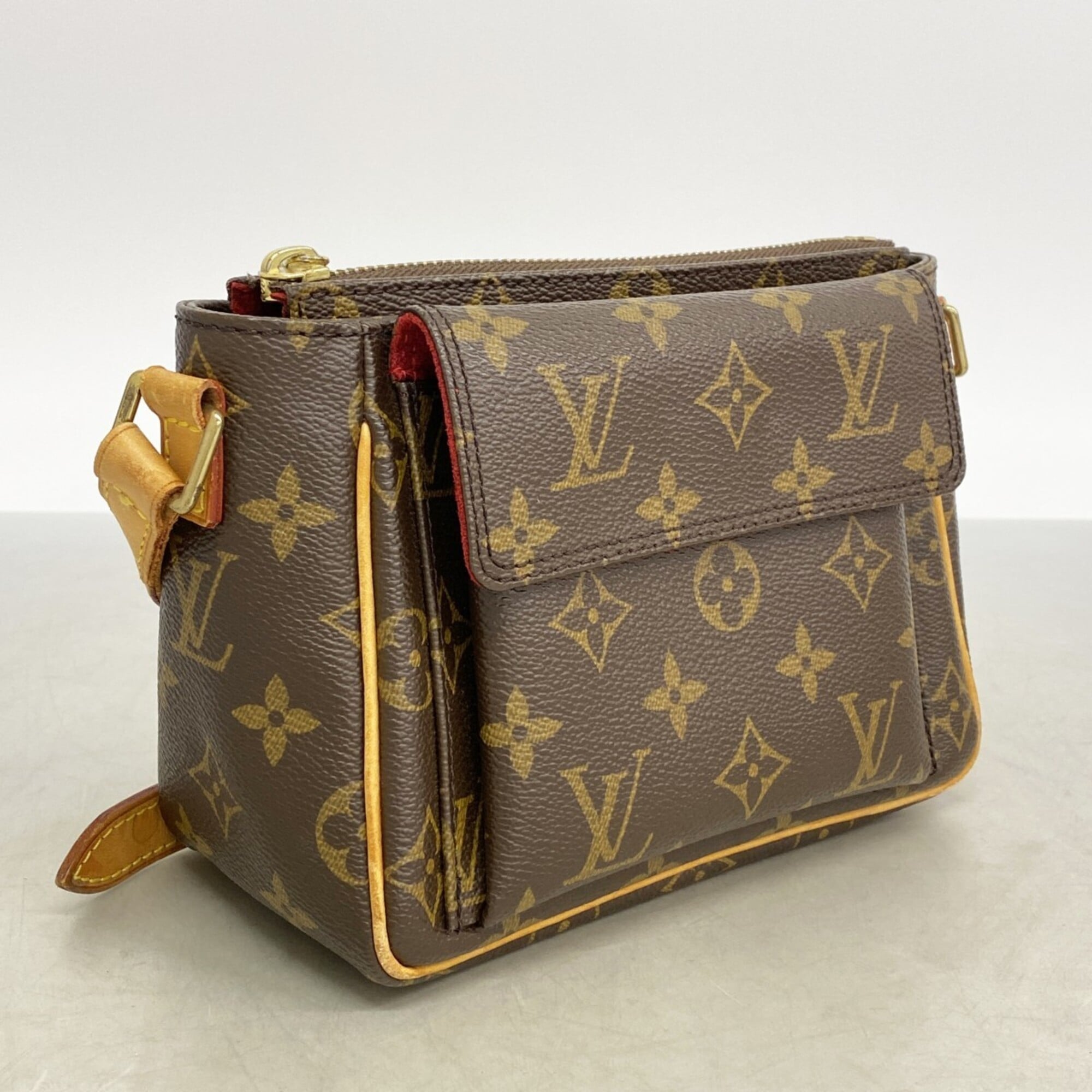 Louis Vuitton Brown Shoulder Bag (Pre-Owned)