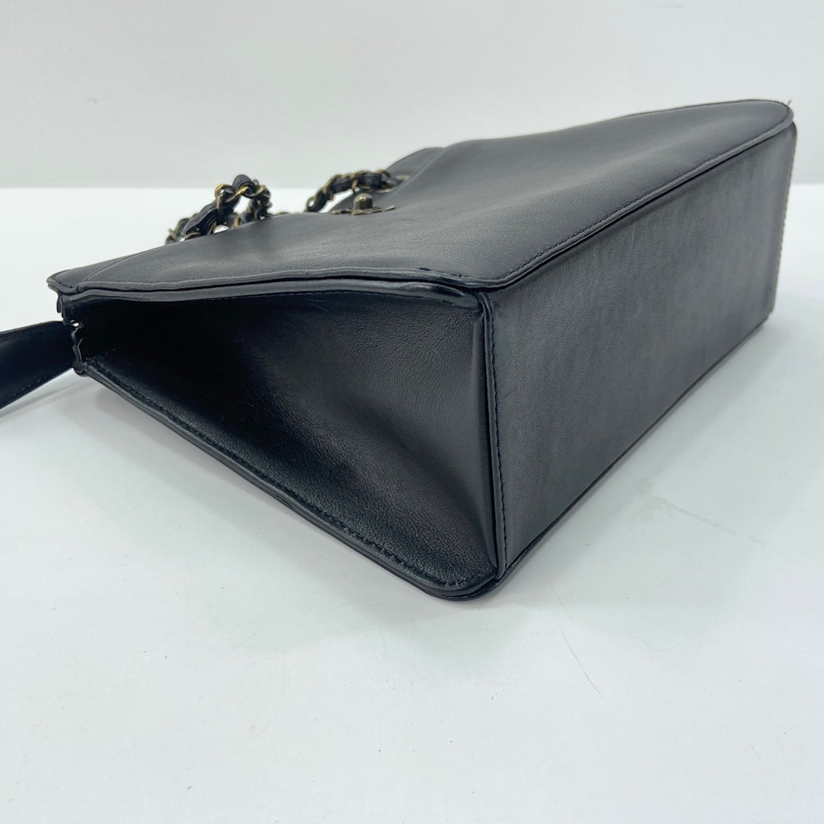 Chanel Black Handbag (Pre-Owned)