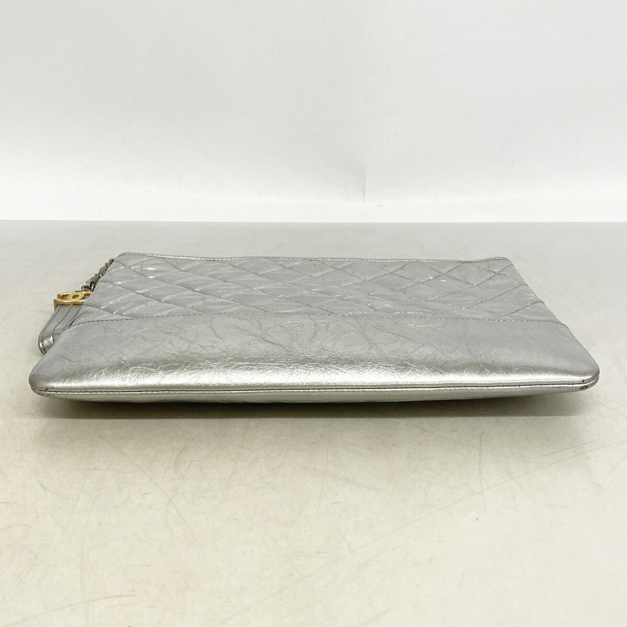 Chanel Silver Leather Clutch Bag (Pre-Owned)