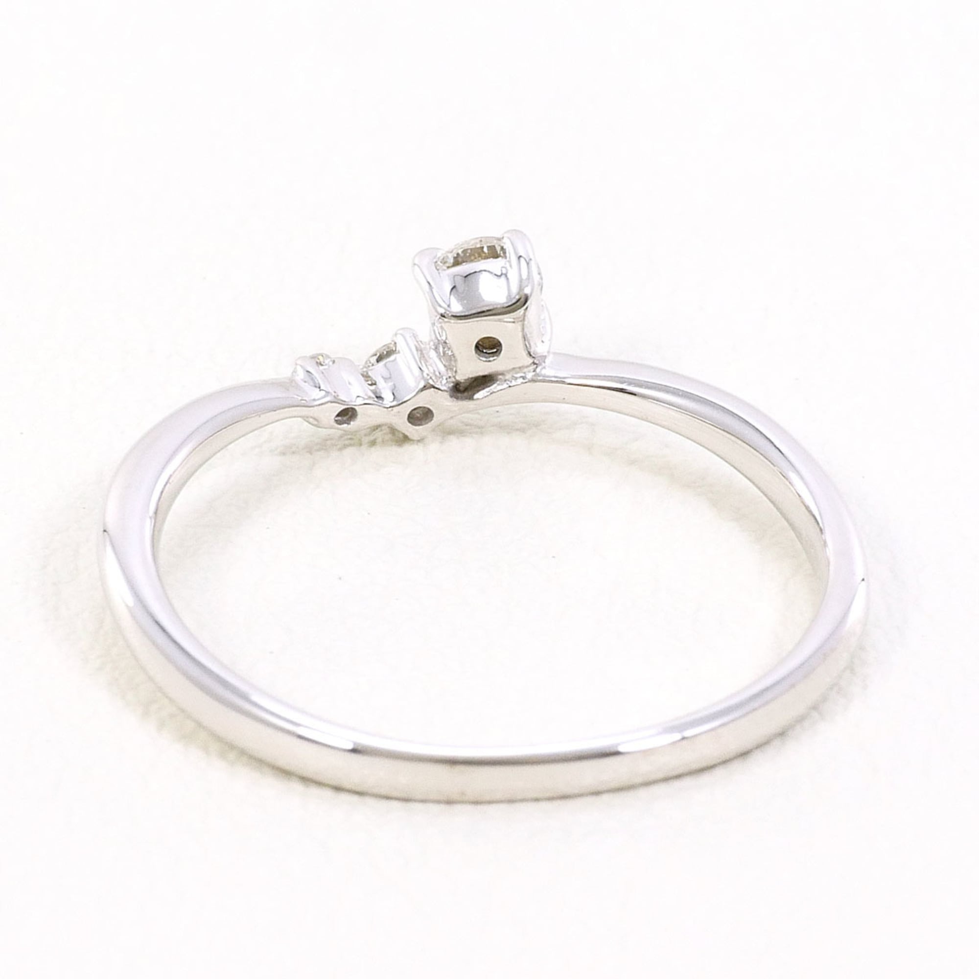 Unbranded White Gold White Gold (10K) Band Ring (Pre-Owned)