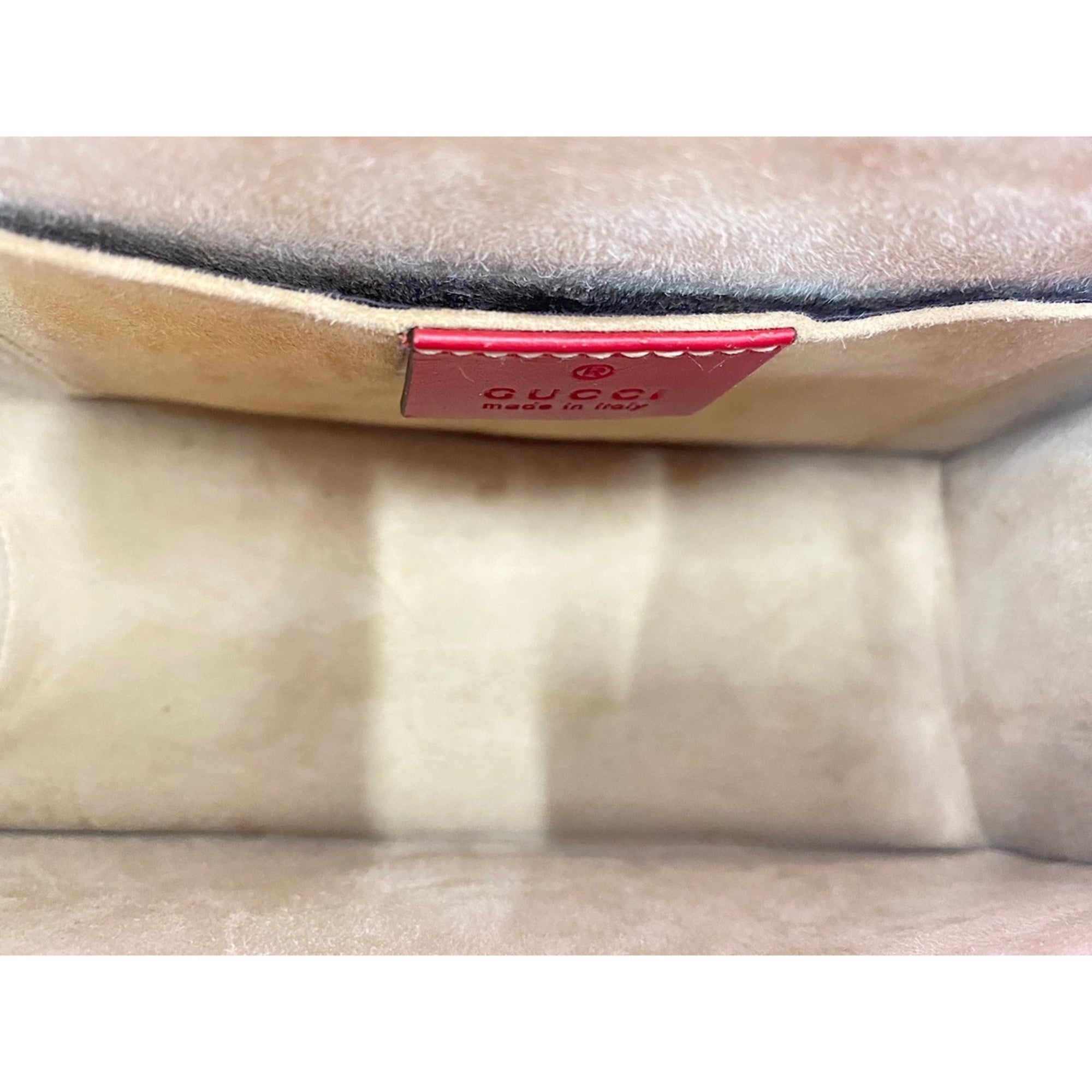 Gucci Red Color Handbag (Pre-Owned)