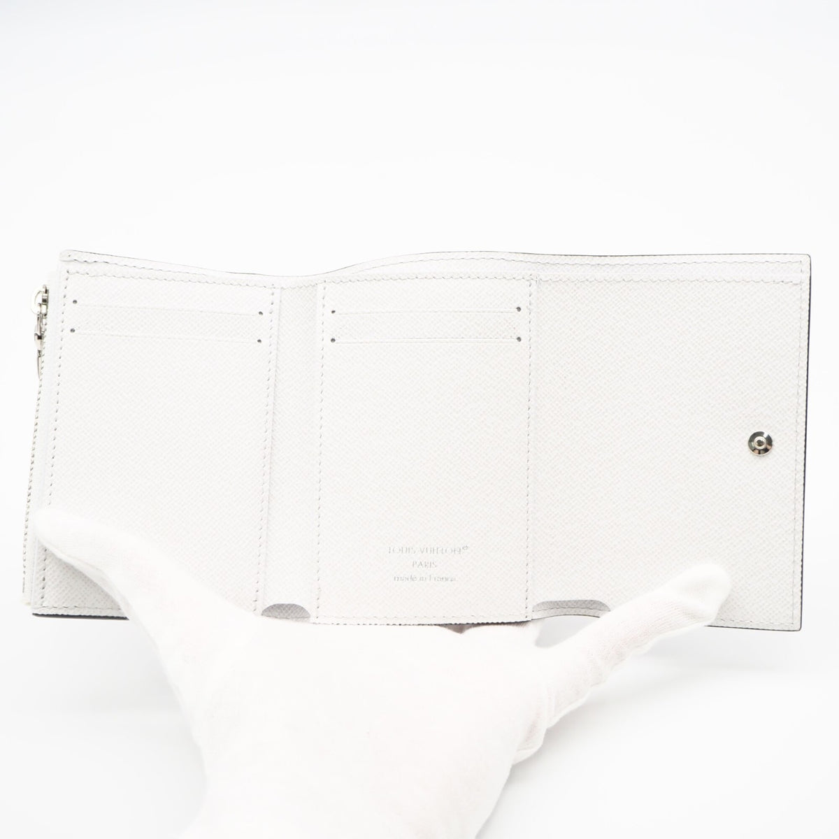 Louis Vuitton Taigarama Gray White Coated Canvas Leather Wallet (Tri-Fold) (Pre-Owned)
