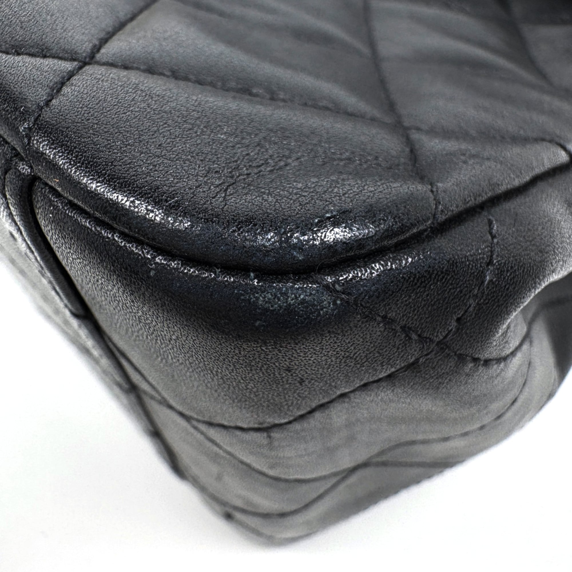Chanel Matelasse Black Leather Shoulder Bag (Pre-Owned)