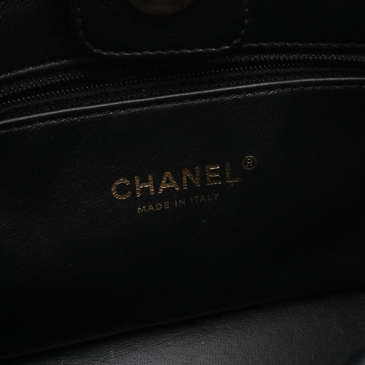 Chanel Black Leather Shoulder Bag (Pre-Owned)