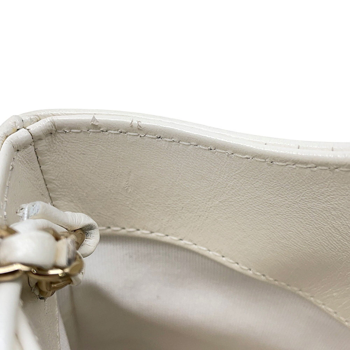 Chanel Matelasse White Leather Handbag Shopping Bag Shoulder Bag (Pre-Owned)