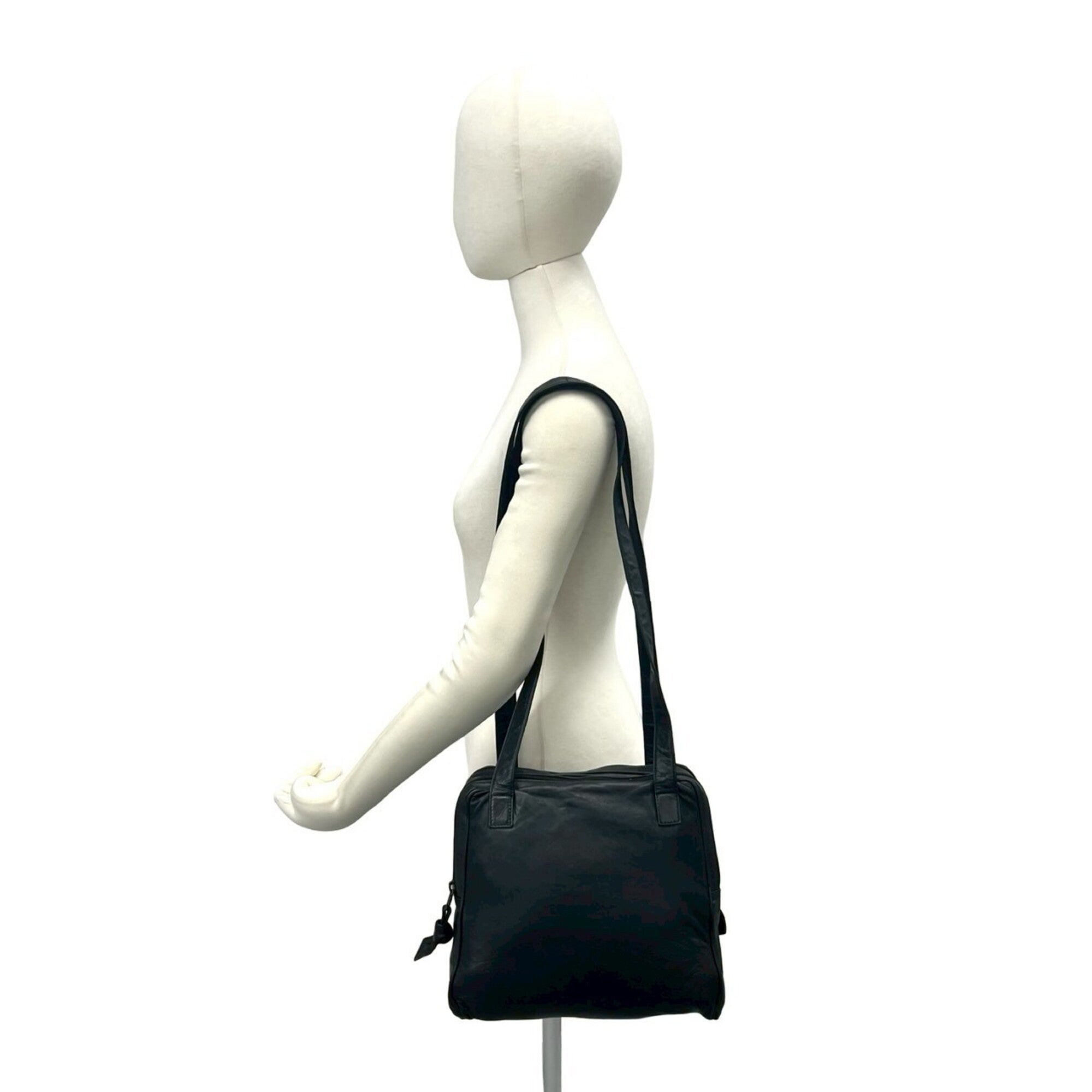 Loewe Black Leather Shoulder Bag Tote Bag (Pre-Owned)