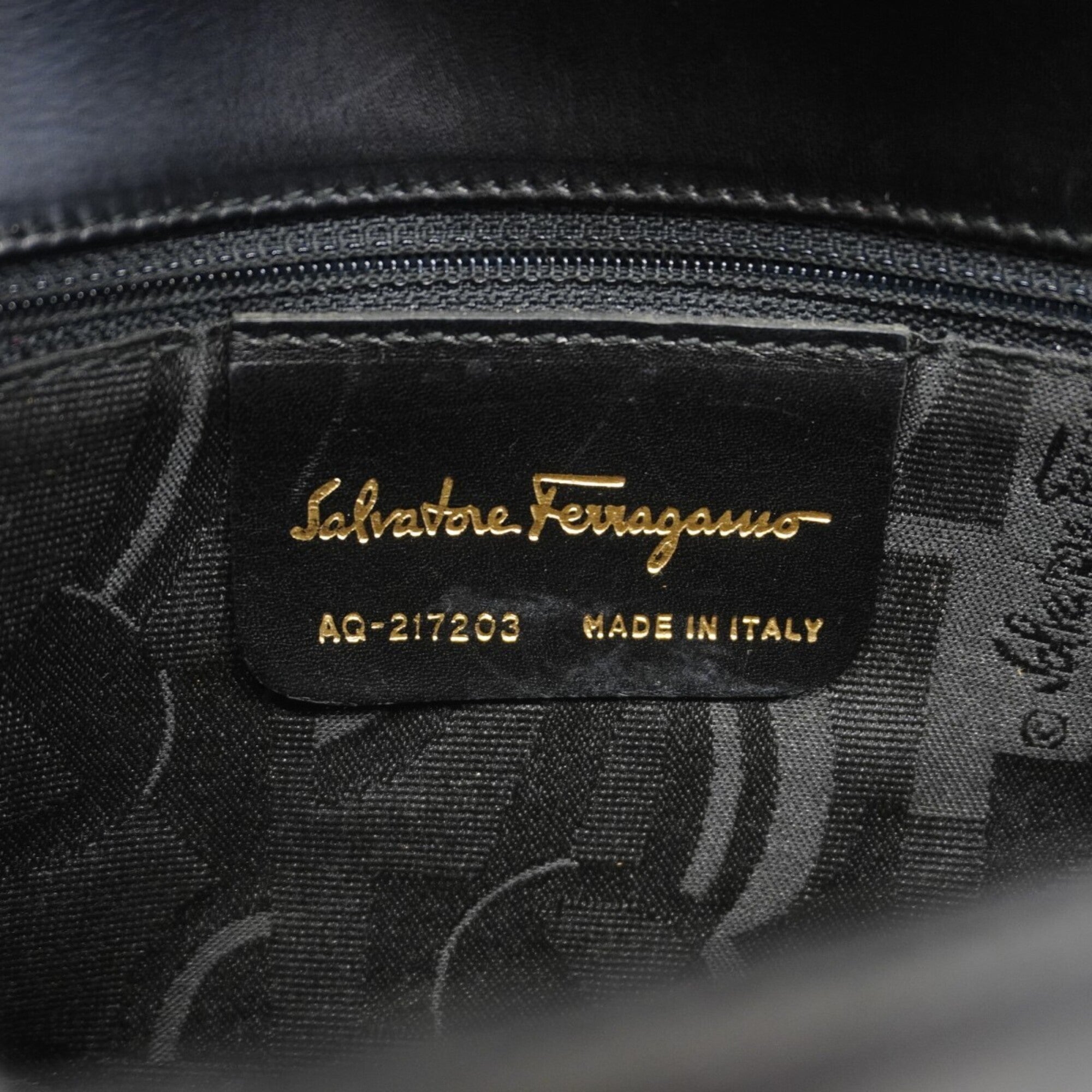 Salvatore Ferragamo Black Leather Shoulder Bag (Pre-Owned)
