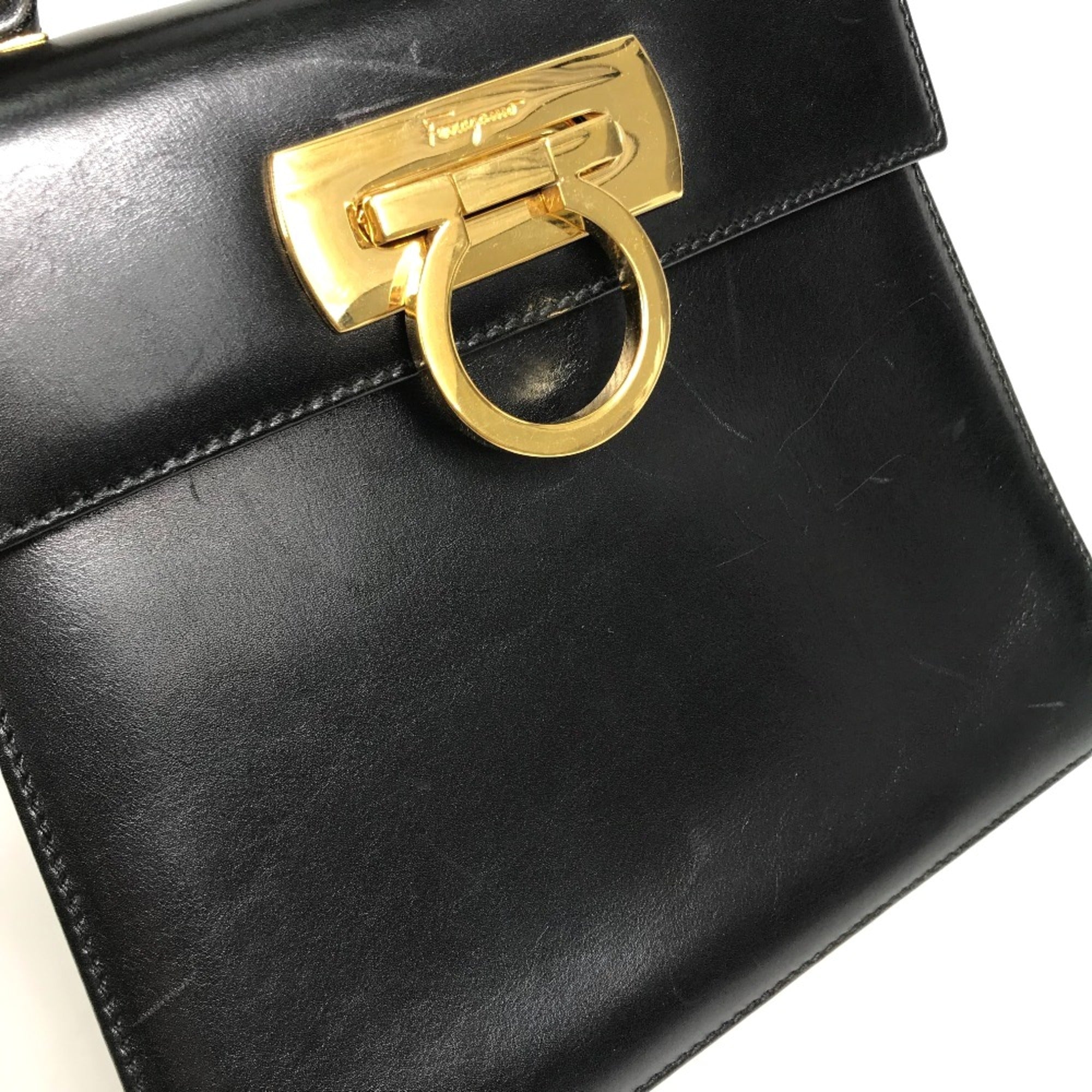 Salvatore Ferragamo Black Leather Shoulder Bag (Pre-Owned)