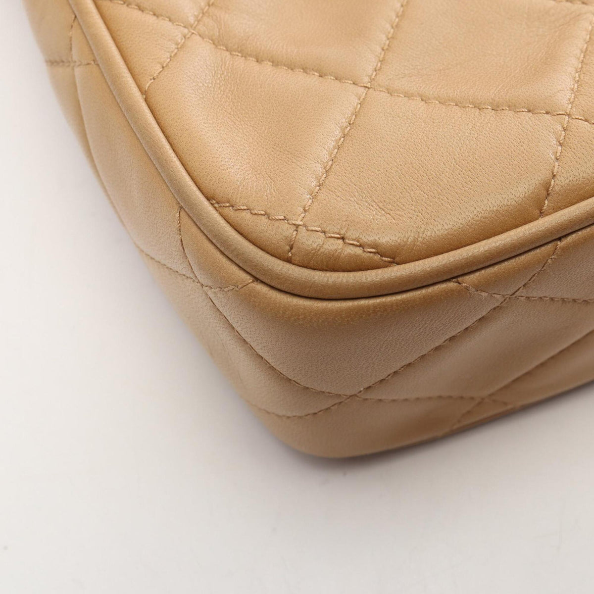 Chanel Beige Leather Handbag Shoulder Bag (Pre-Owned)