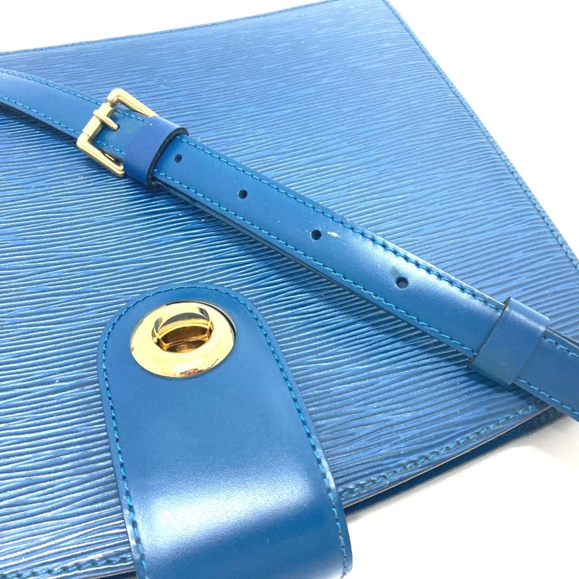 Louis Vuitton Blue Epi Leather Pochette Shoulder Bag (Pre-Owned)