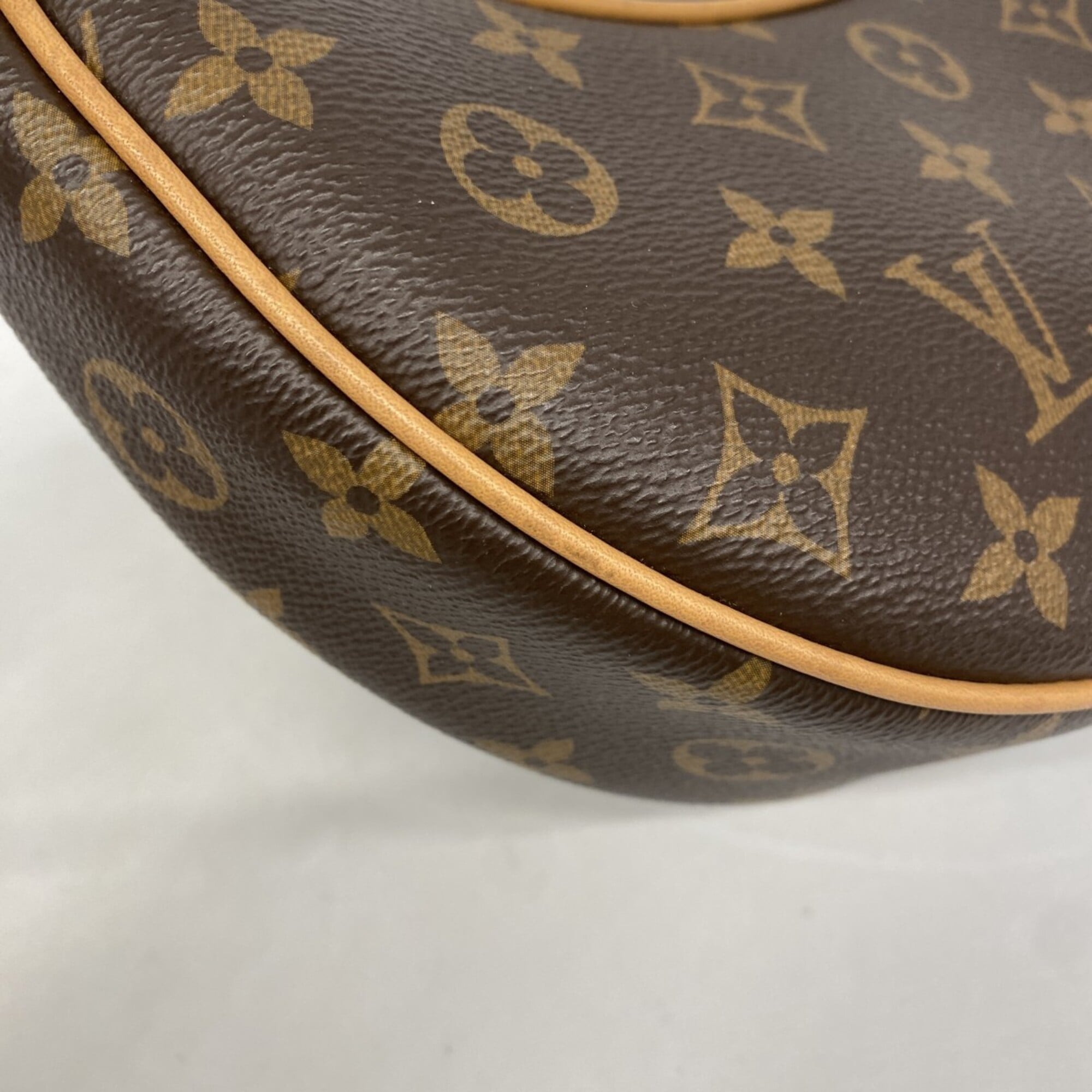 Louis Vuitton Brown Shoulder Bag (Pre-Owned)