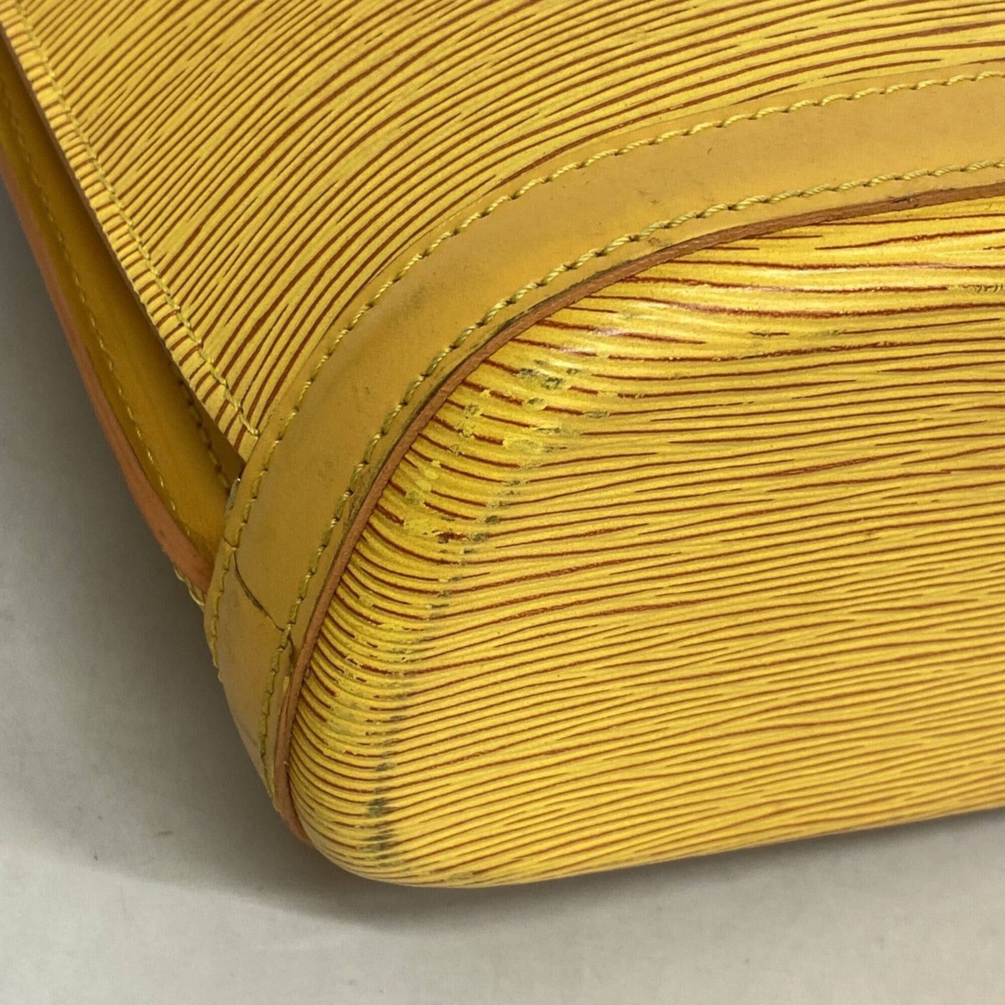 Louis Vuitton Jaune Shoulder Bag (Pre-Owned)