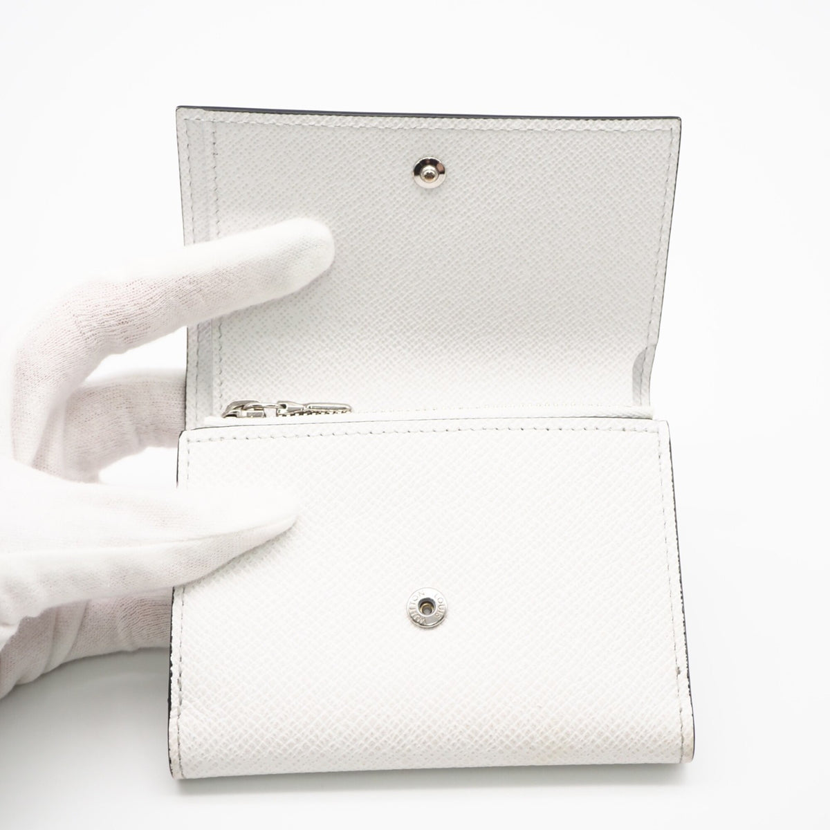 Louis Vuitton Taigarama Gray White Coated Canvas Leather Wallet (Tri-Fold) (Pre-Owned)