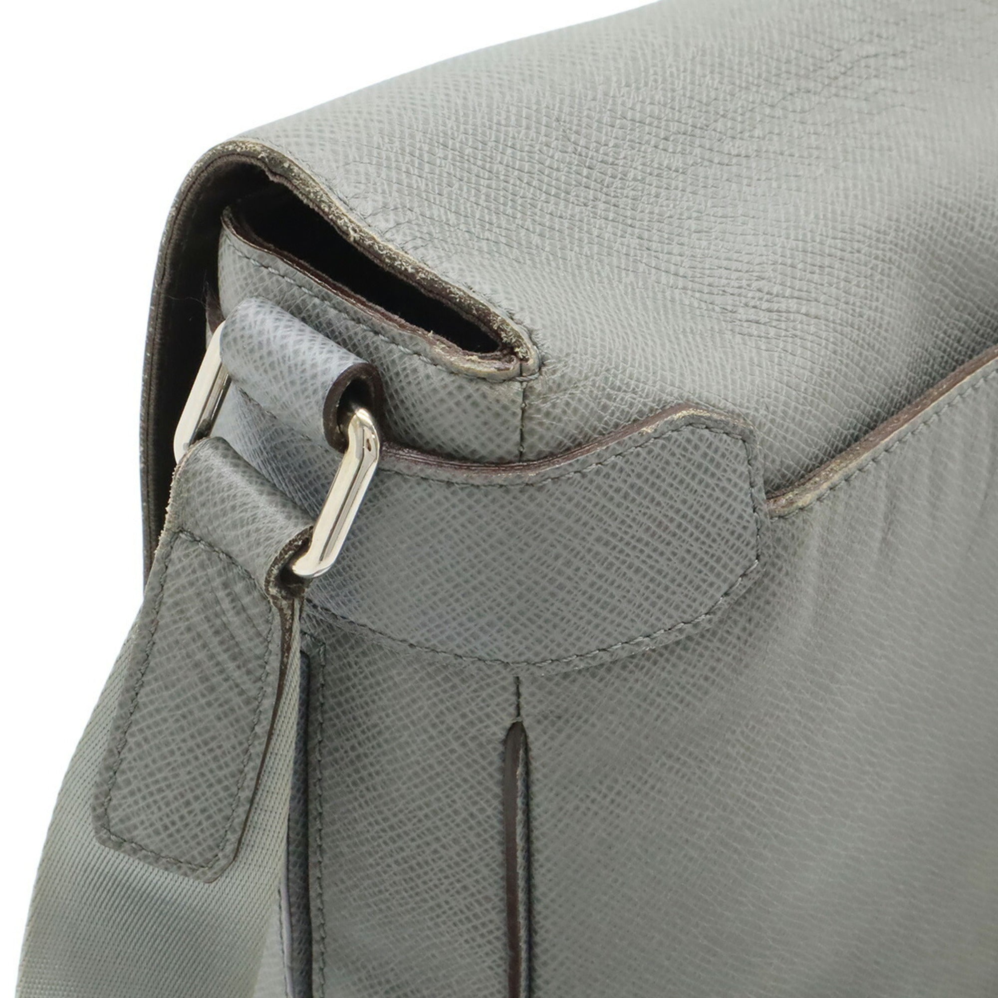 Louis Vuitton Gray Leather Handbag Shoulder Bag (Pre-Owned)
