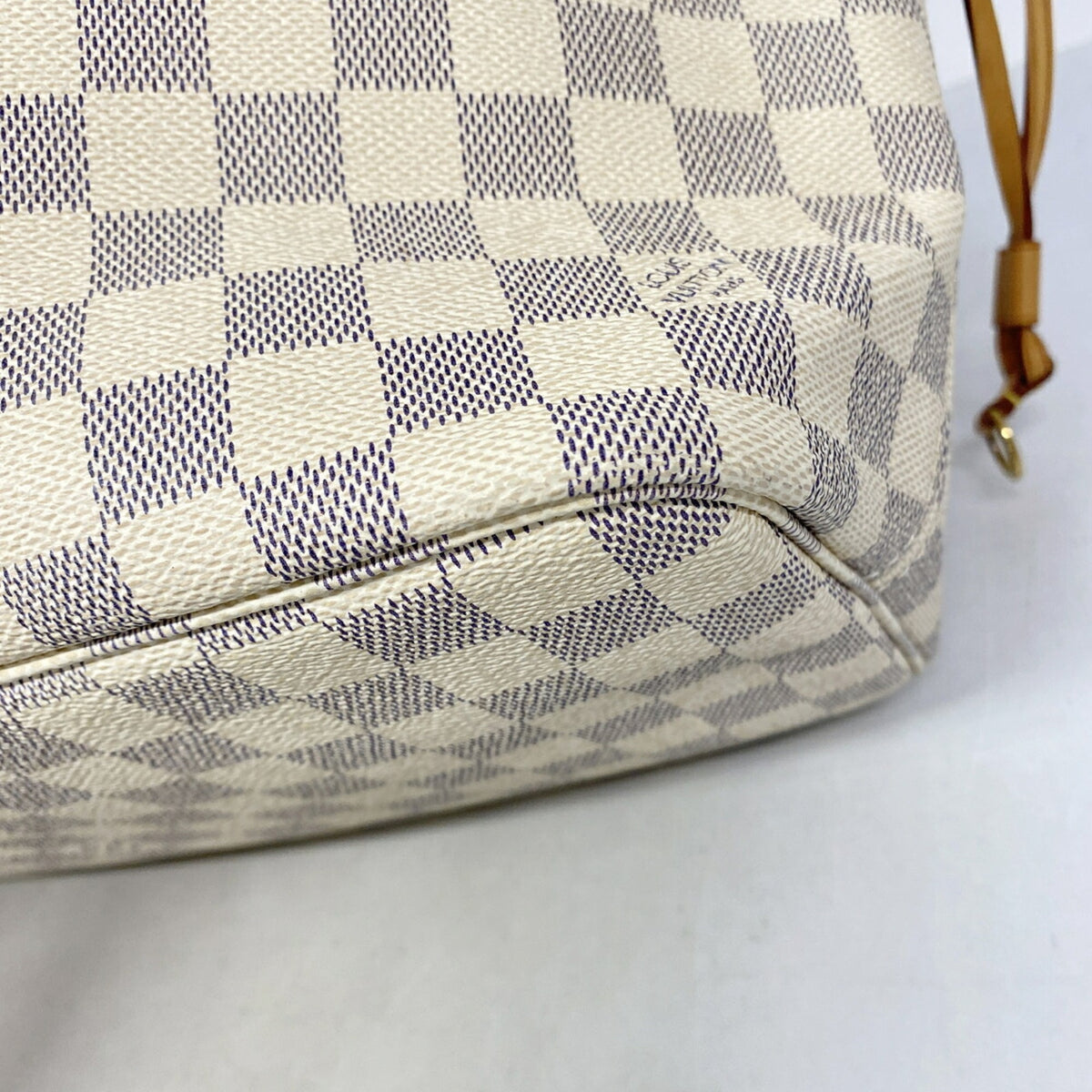 Louis Vuitton White Tote Bag (Pre-Owned)