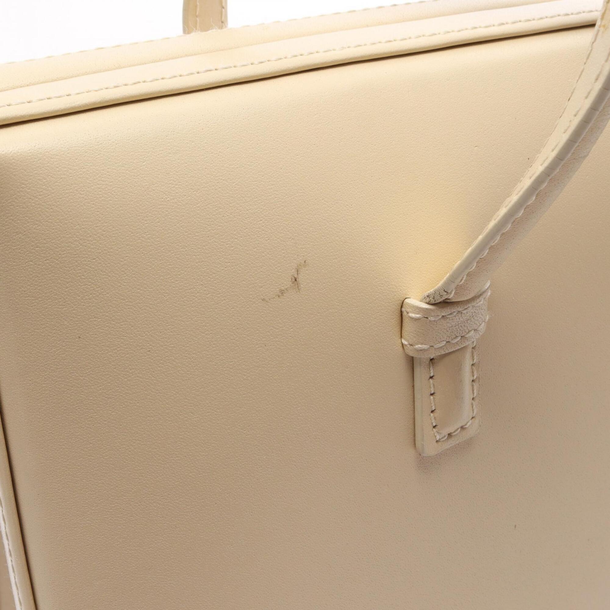 Loewe Ivory Leather Handbag (Pre-Owned)