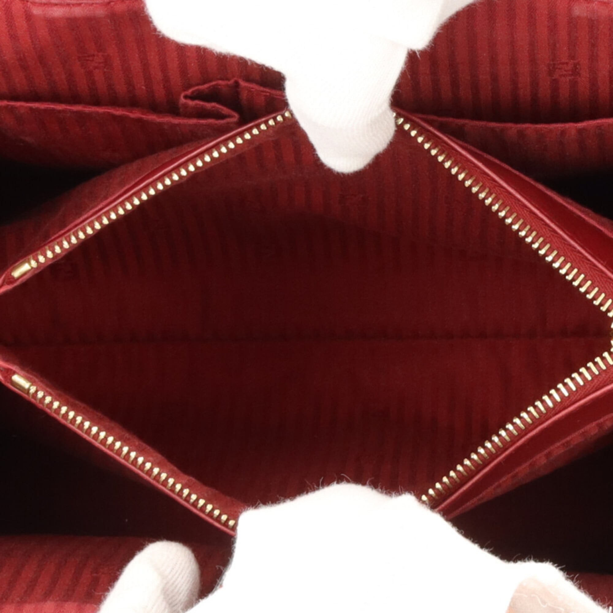 Fendi Red Color White Leather Shoulder Bag (Pre-Owned)