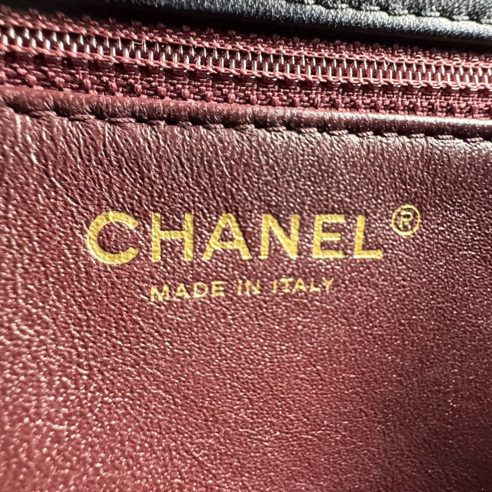 Chanel Black Leather Handbag Shoulder Bag (Pre-Owned)