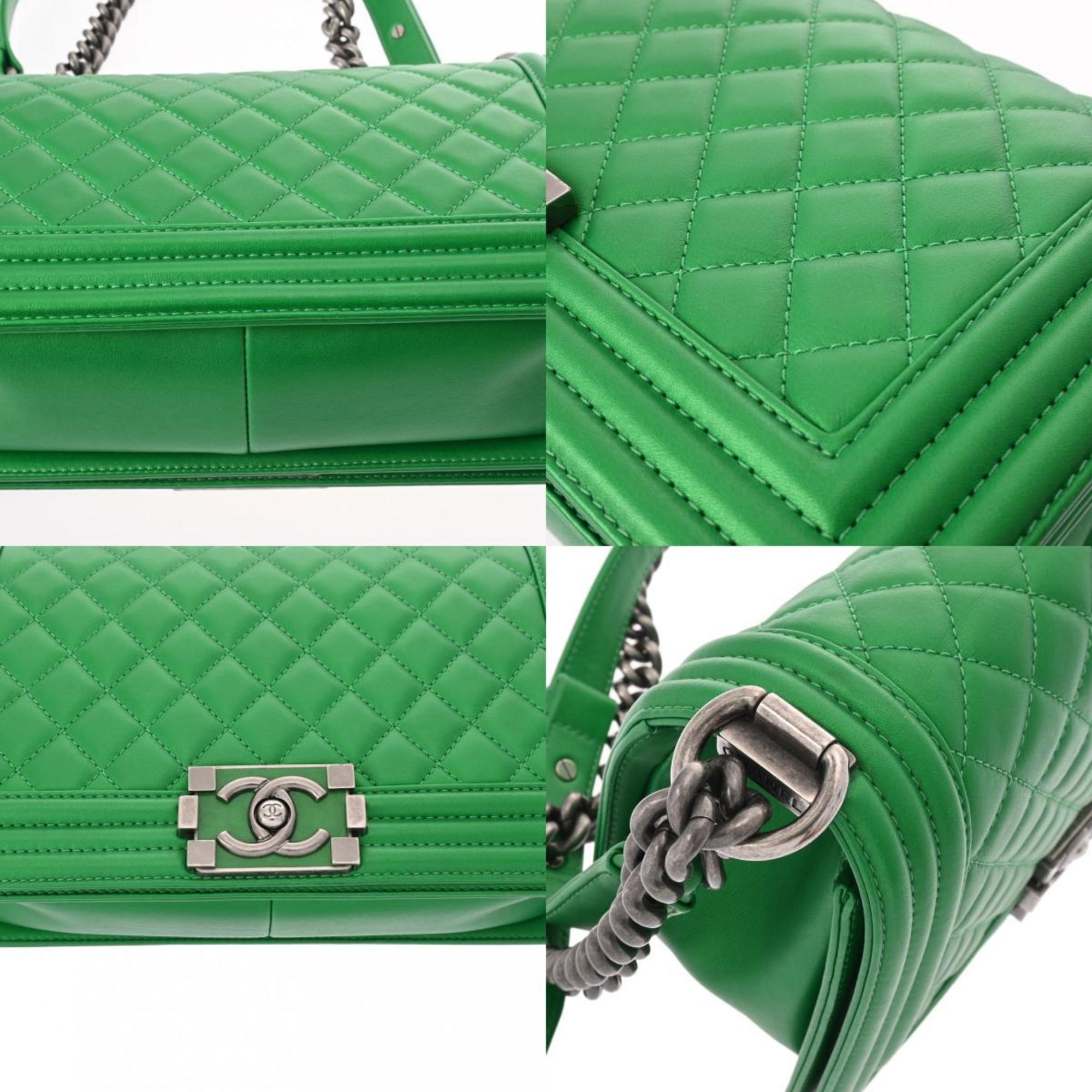 Chanel Green Leather Shoulder Bag (Pre-Owned)