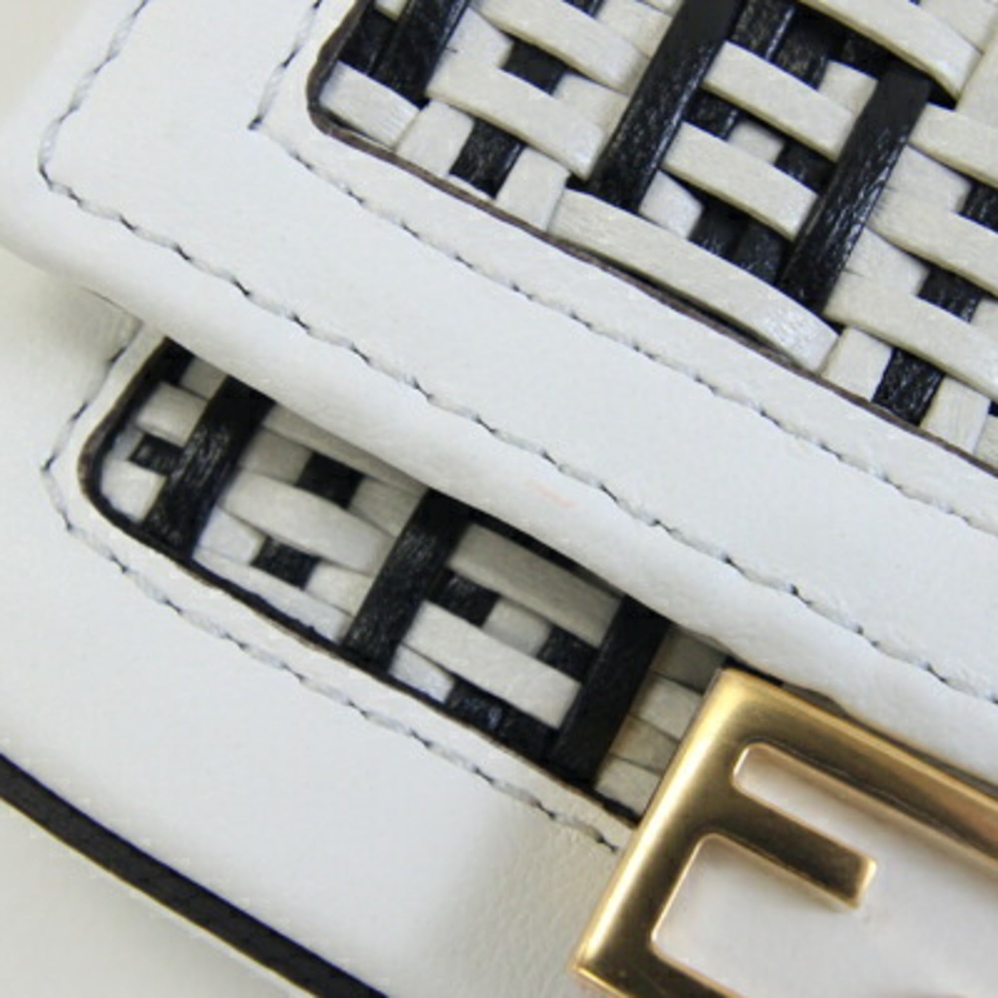 Fendi Black White Leather Shoulder Bag (Pre-Owned)