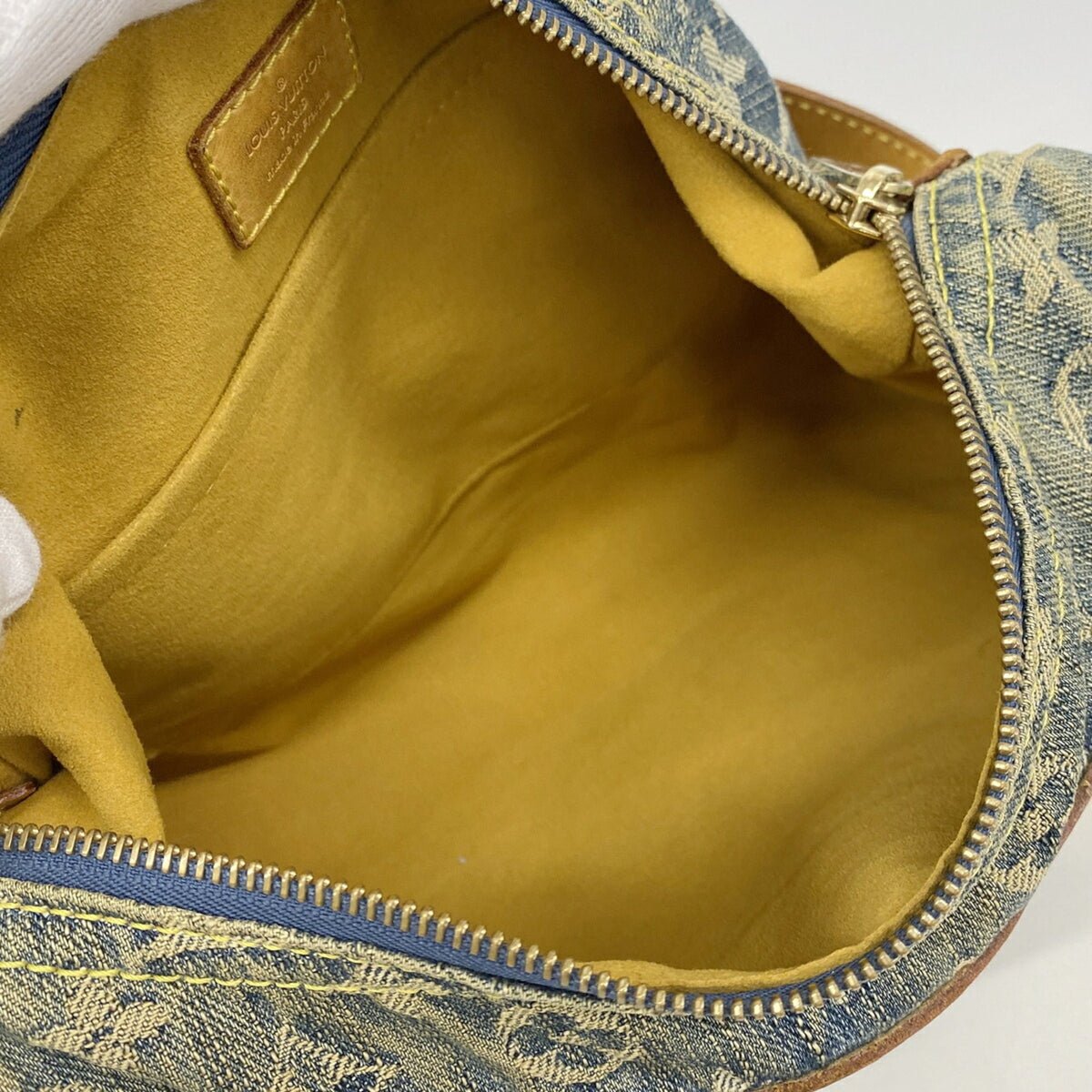 Louis Vuitton Blue Shoulder Bag (Pre-Owned)