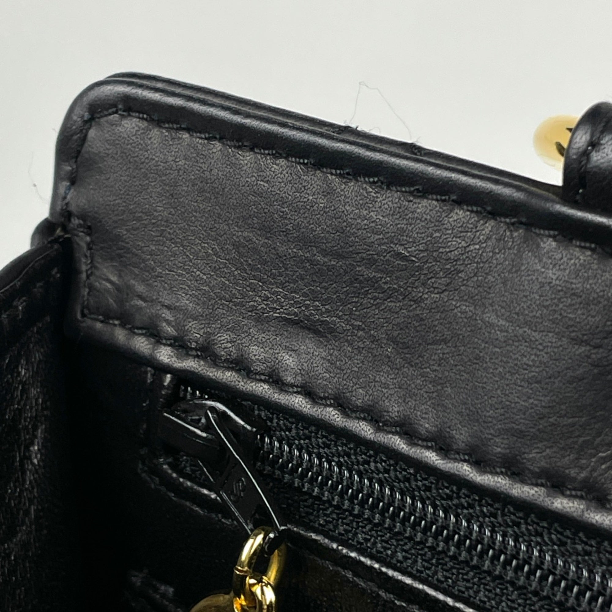 Chanel Matelasse Black Leather Handbag (Pre-Owned)