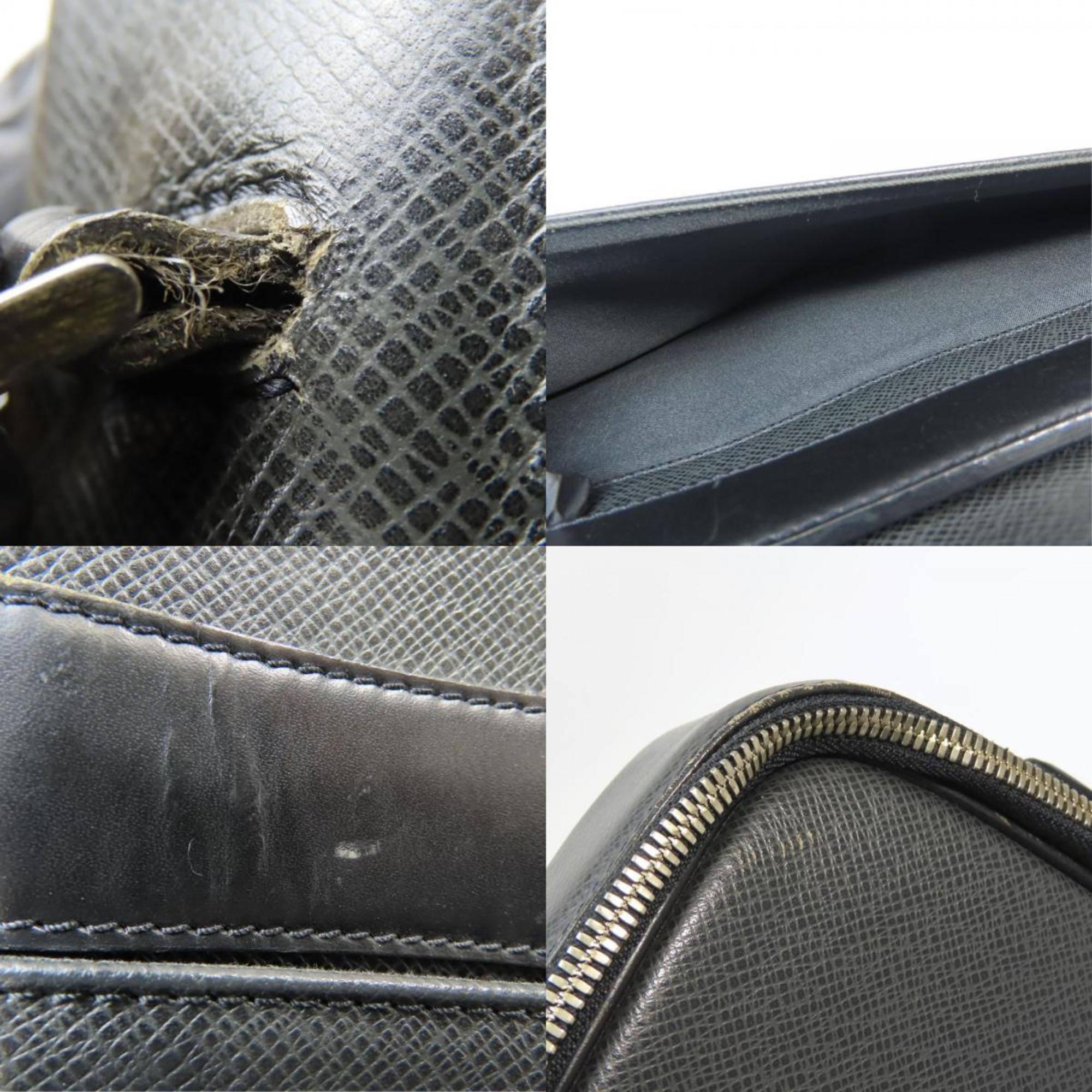 Louis Vuitton Ardoise Taiga Leather Shoulder Bag (Pre-Owned)