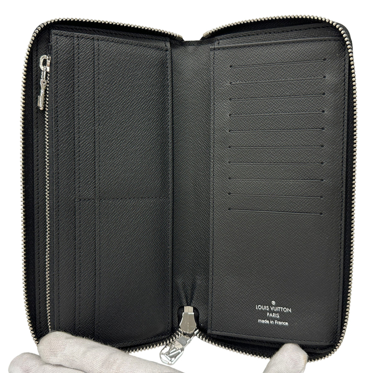 Louis Vuitton Black Noir Taiga Leather (Pre-Owned)