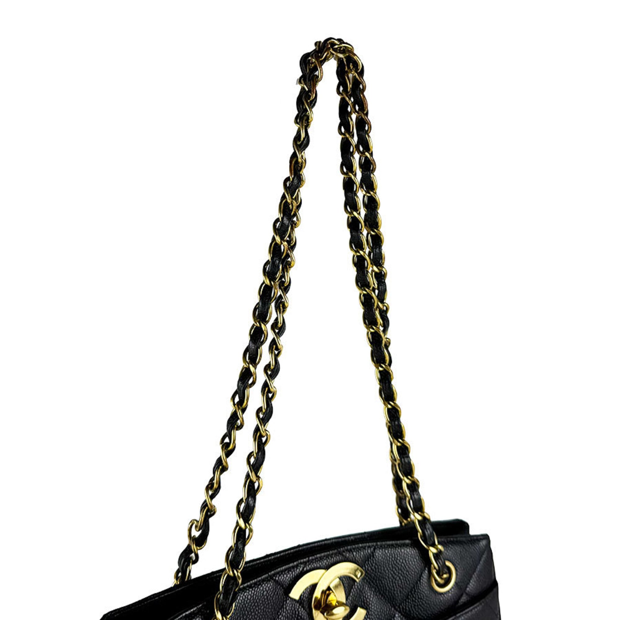 Chanel Black Grained Calfskin Shoulder Bag (Pre-Owned)