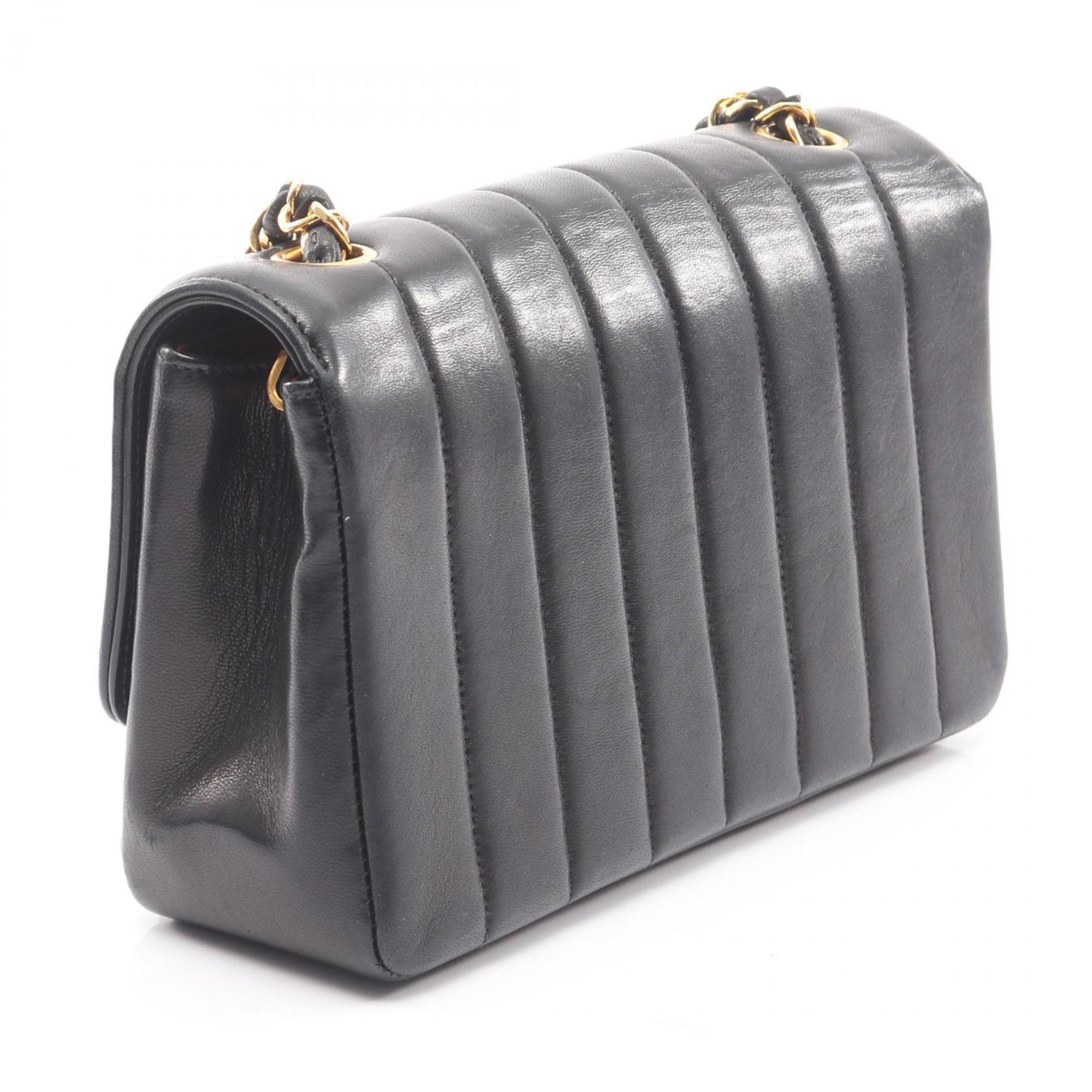 Chanel Black Leather Shoulder Bag (Pre-Owned)