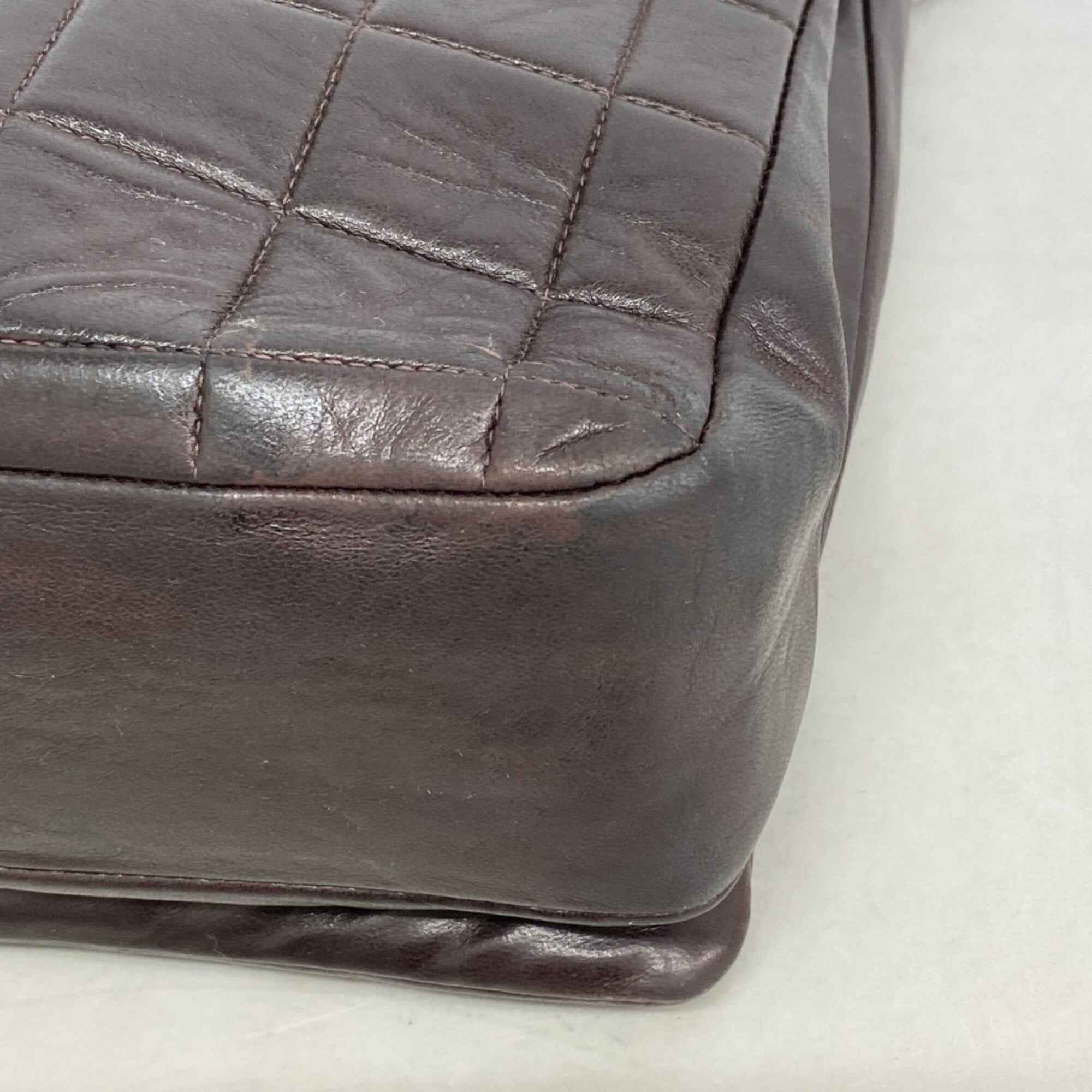 Chanel Brown Leather Shoulder Bag (Pre-Owned)