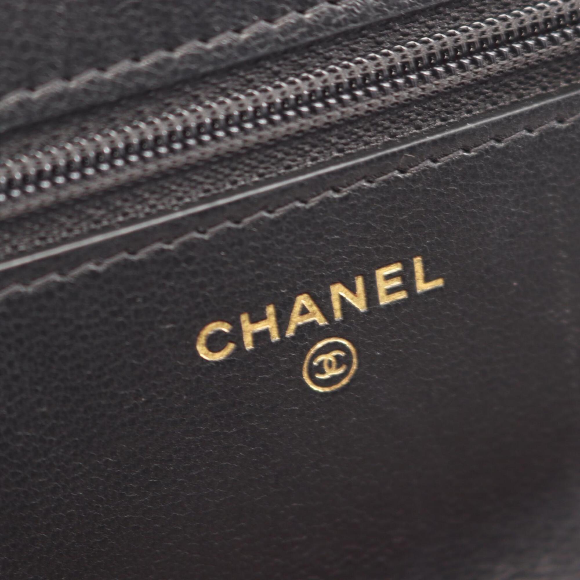 Chanel Black Leather Handbag Shoulder Bag (Pre-Owned)